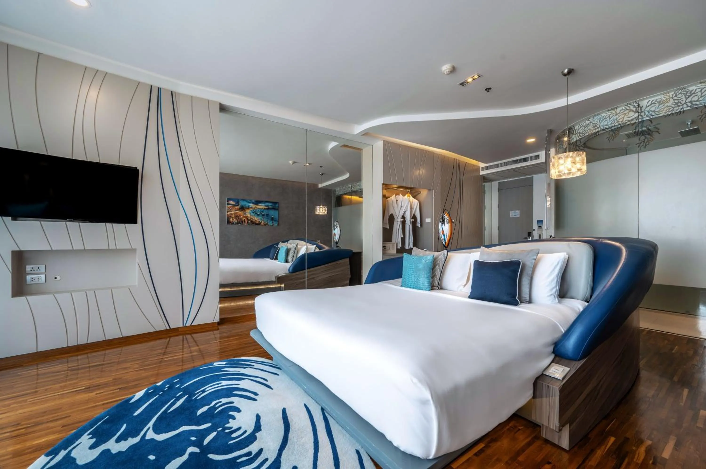 Deluxe Double Room with Pool View in Hotel Baraquda Heeton Pattaya by Compass Hospitality