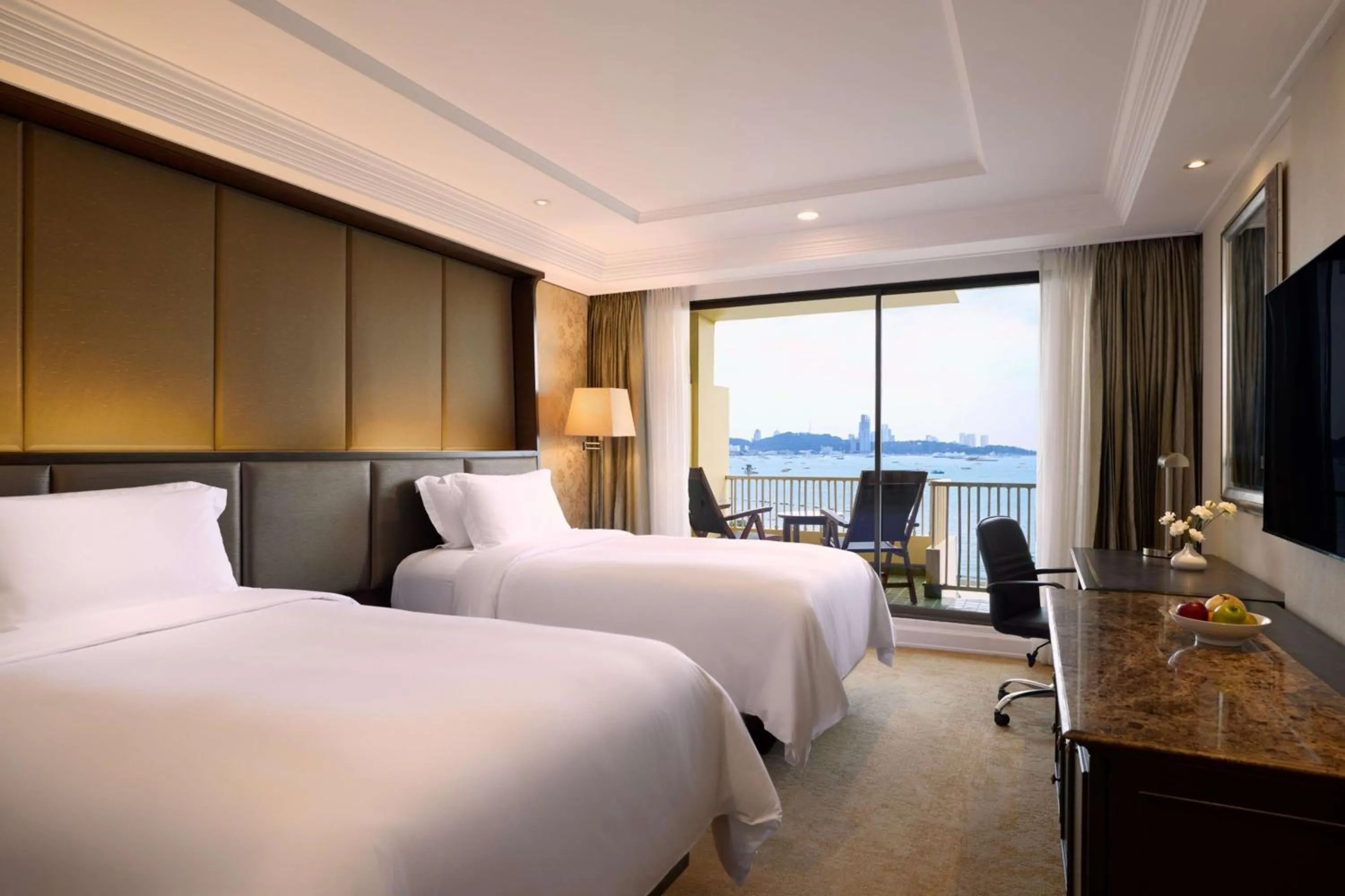 Club Room Twin in Dusit Thani Pattaya