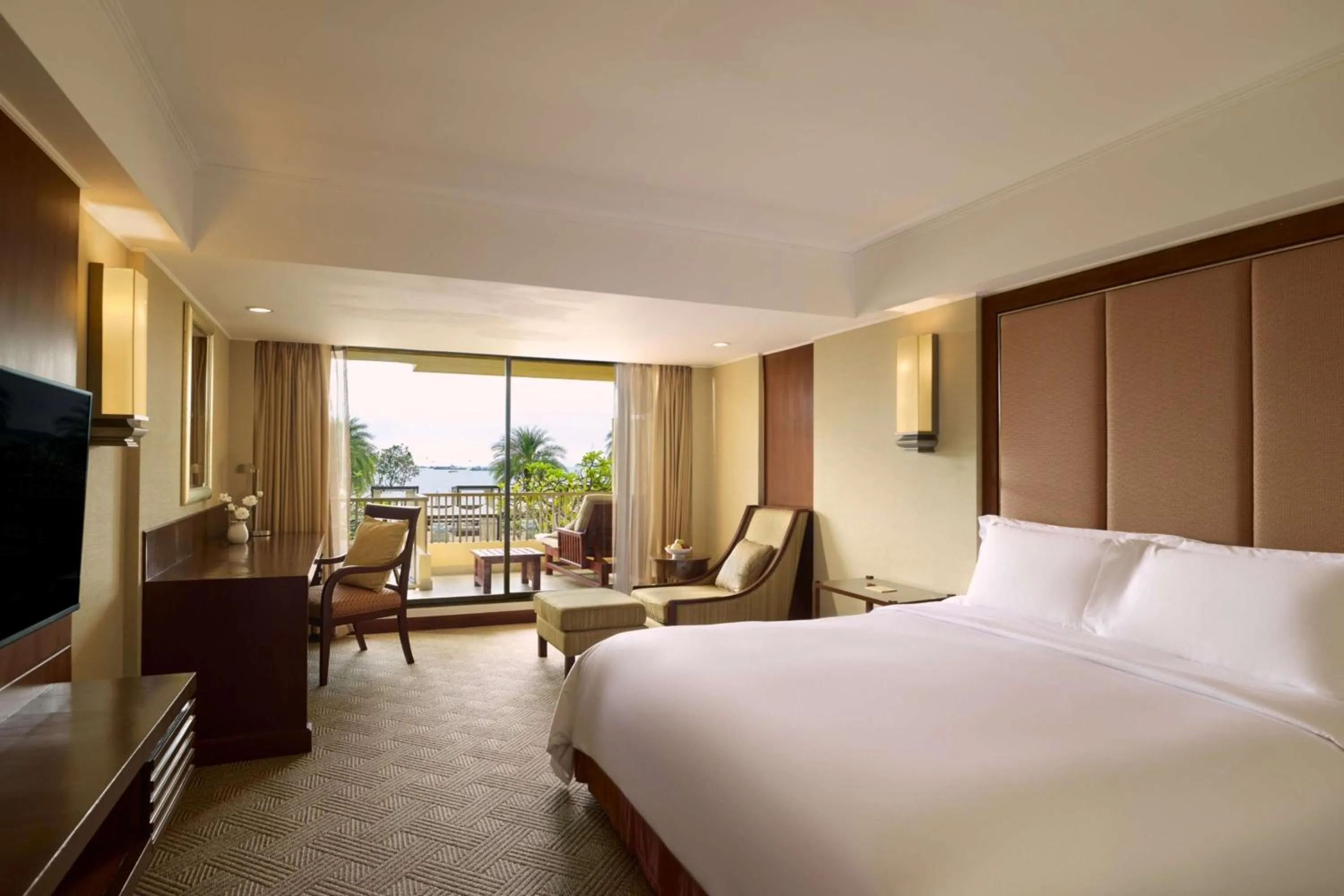 One Bedroom Suite King in Dusit Thani Pattaya