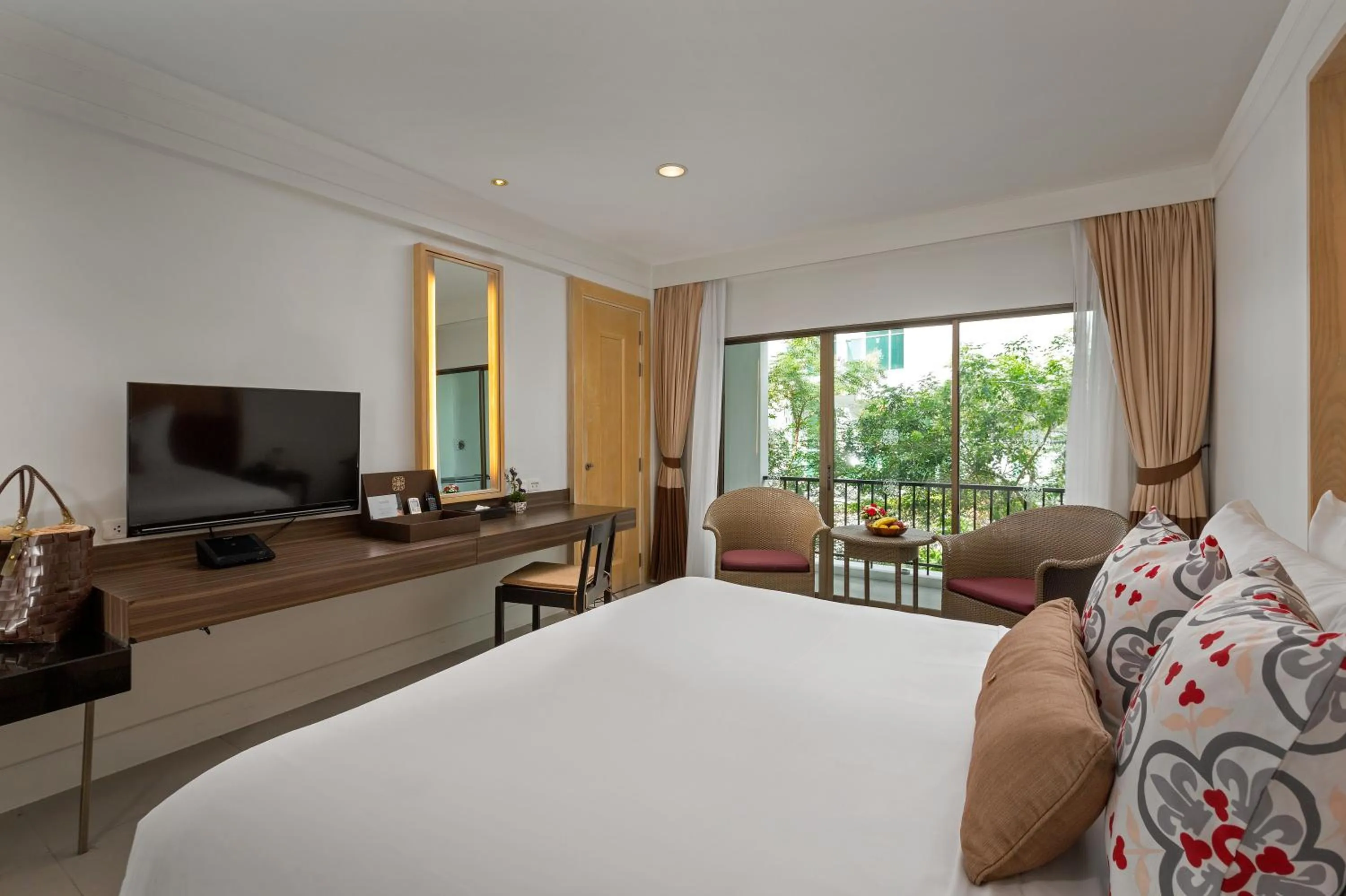 Deluxe Double or Twin Room in Sawaddi Patong Resort & Spa by Tolani