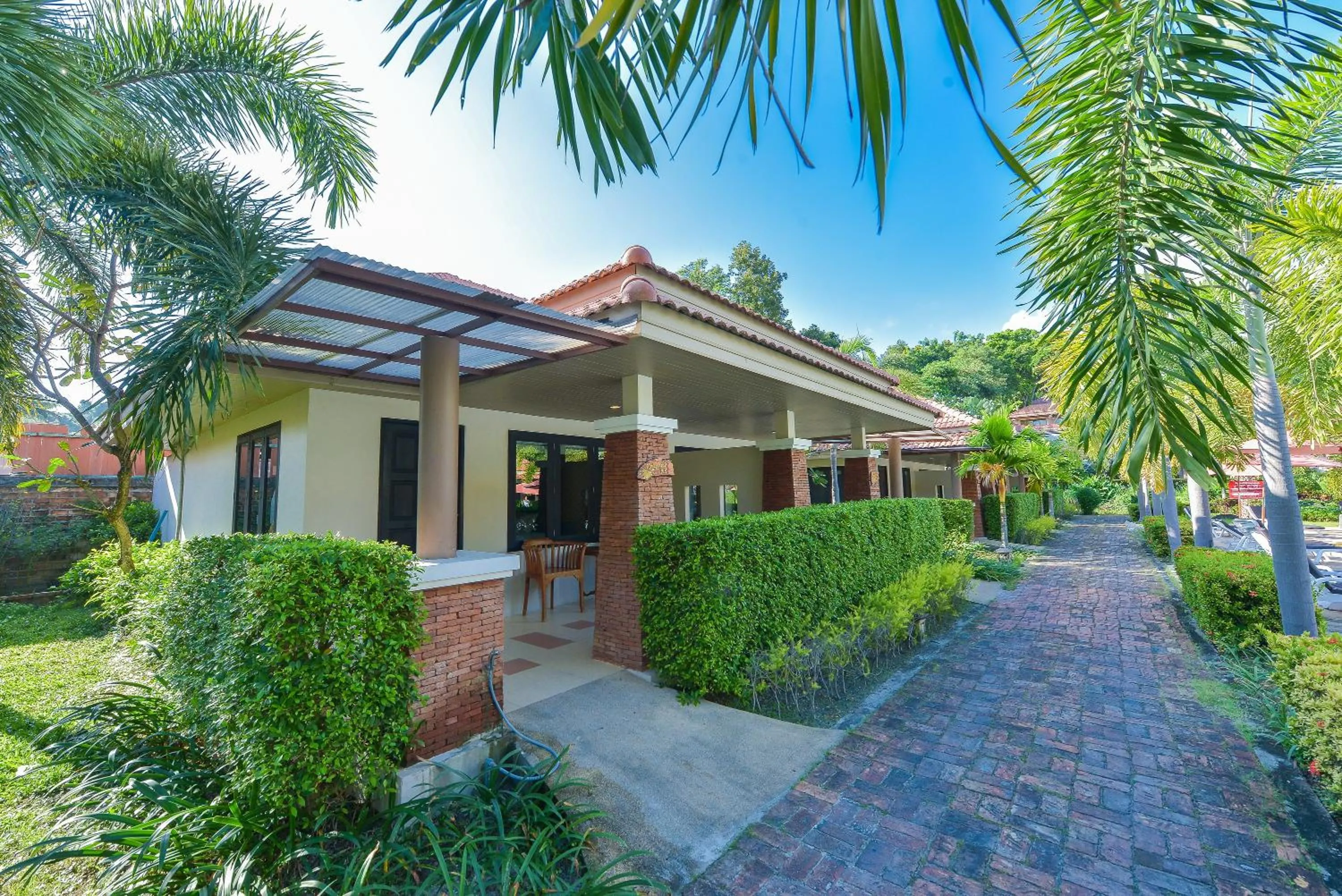 Deluxe Twin Room in Sita Beach Resort