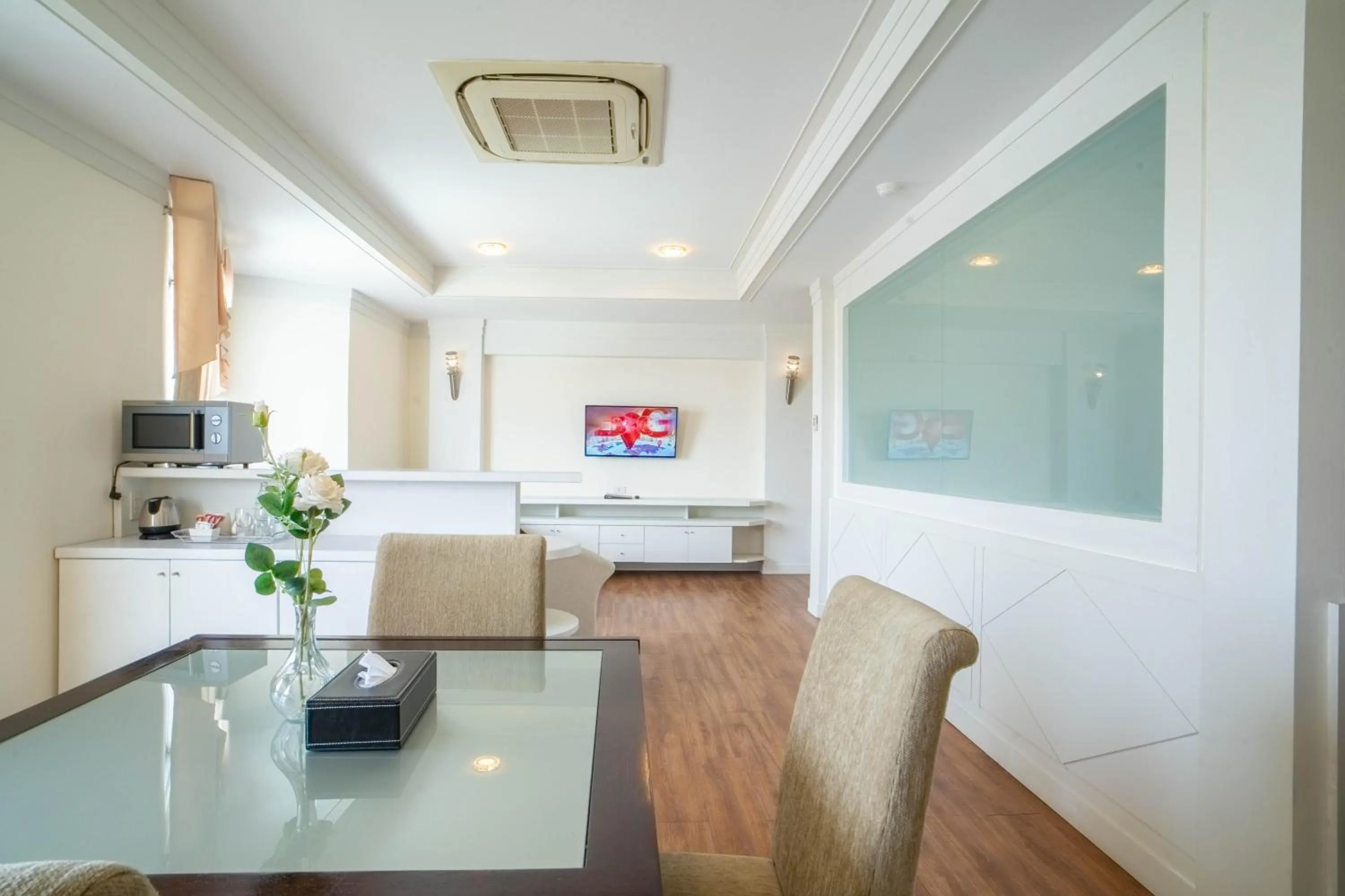 Executive Suite in Thong Tarin Hotel