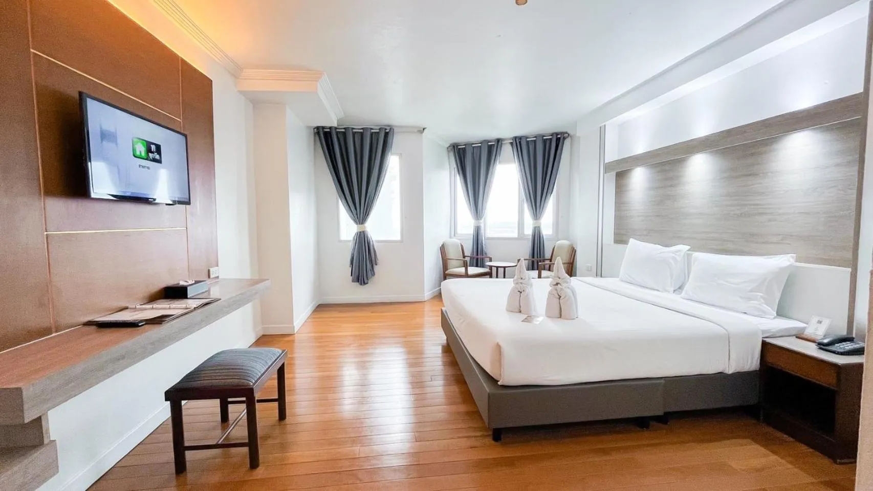 Deluxe Double Room in Thong Tarin Hotel