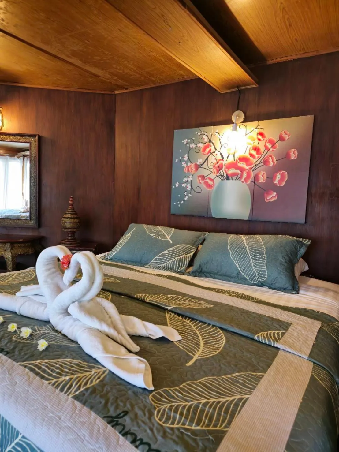 Quadruple Room with Lake View in Kaengkrachan Boathouse Paradise Resort