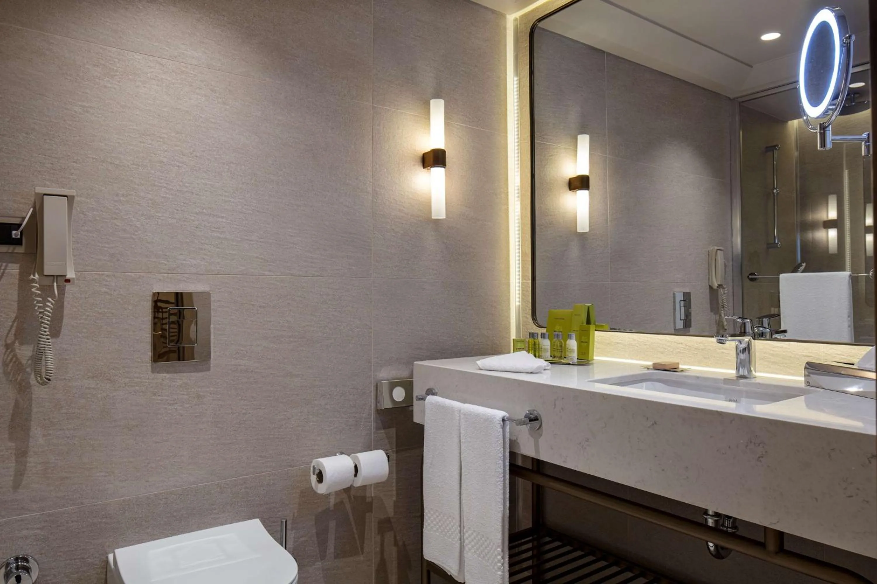 Twin Room with Sea View in Mersin HiltonSA