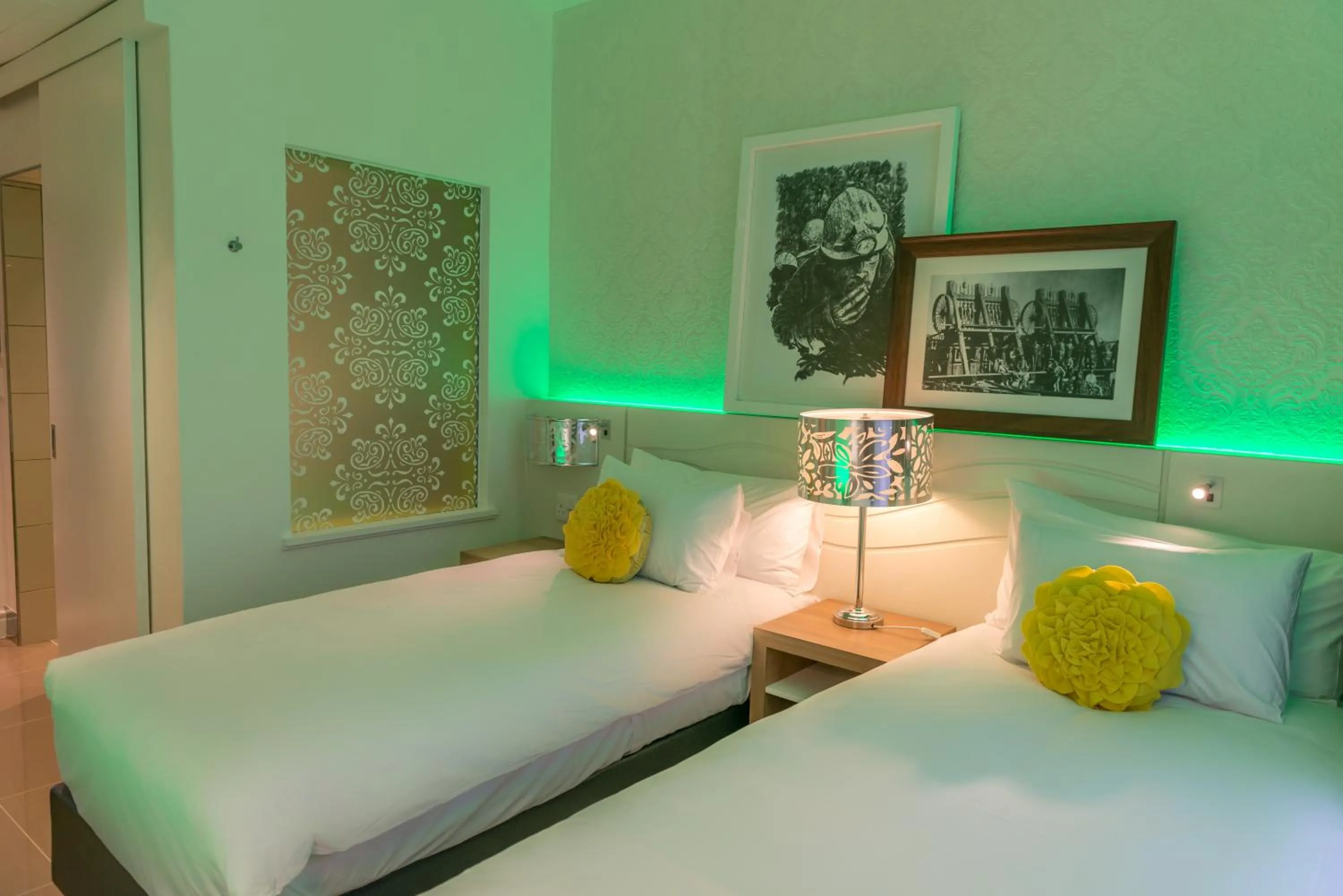 Standard Twin Room in Peermont Metcourt - Thaba Moshate