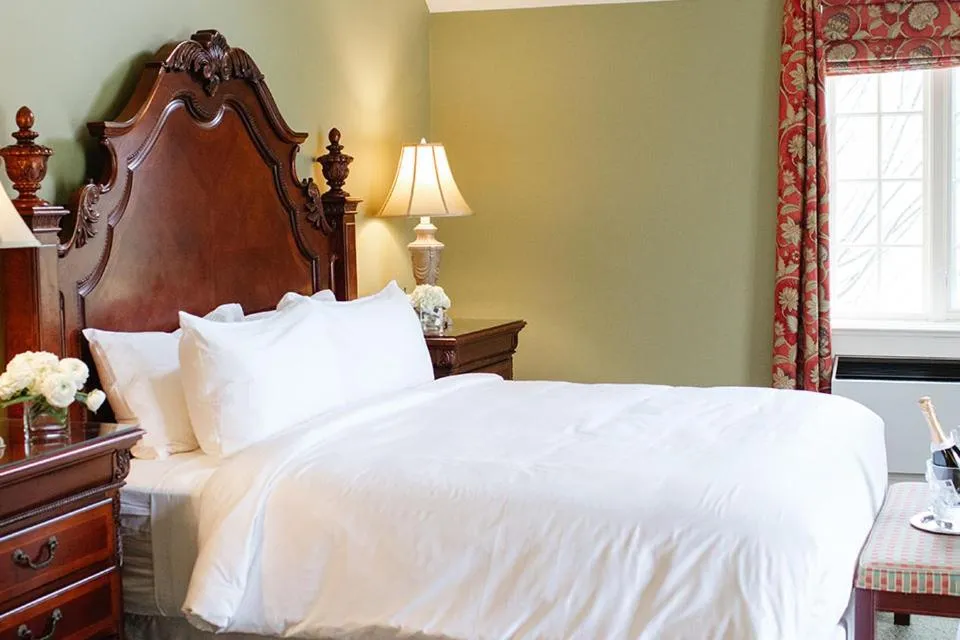 Superior Room, 1 King Bed in Riverbend Inn & Vineyard