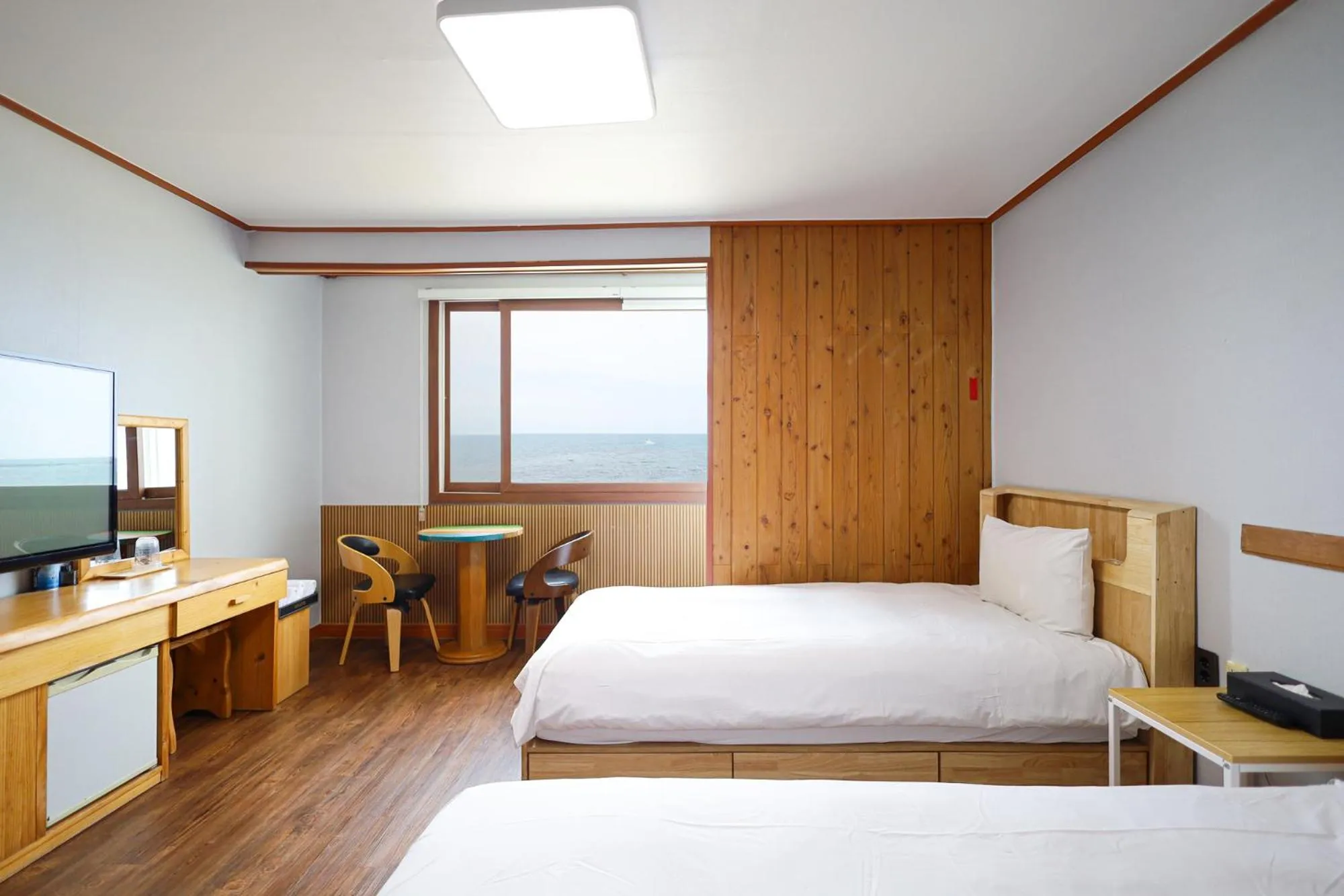 Deluxe Twin Room with Sea View in Fantastic Ocean View Sydney Hotel