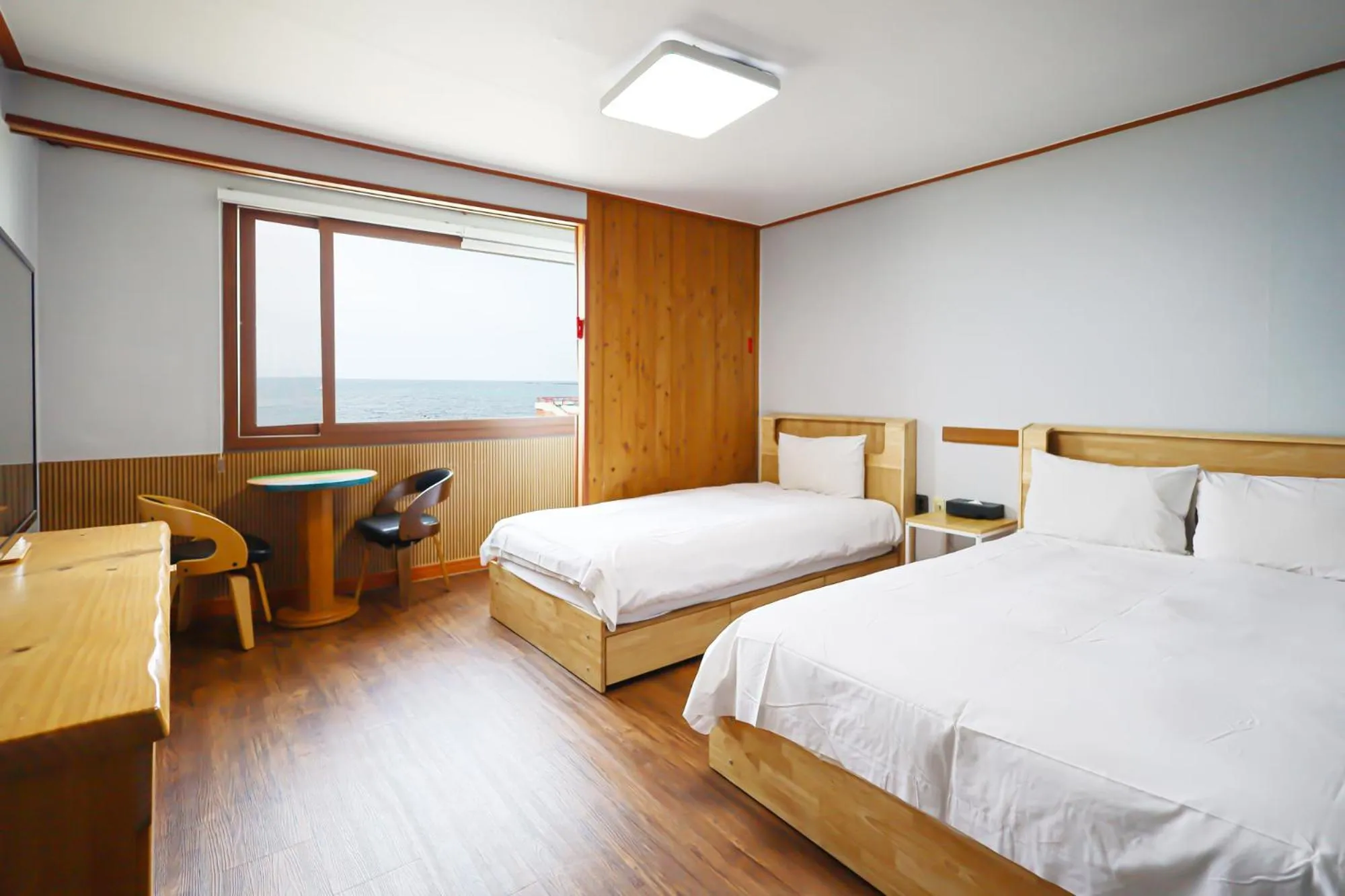 Deluxe Twin Room with Sea View in Fantastic Ocean View Sydney Hotel