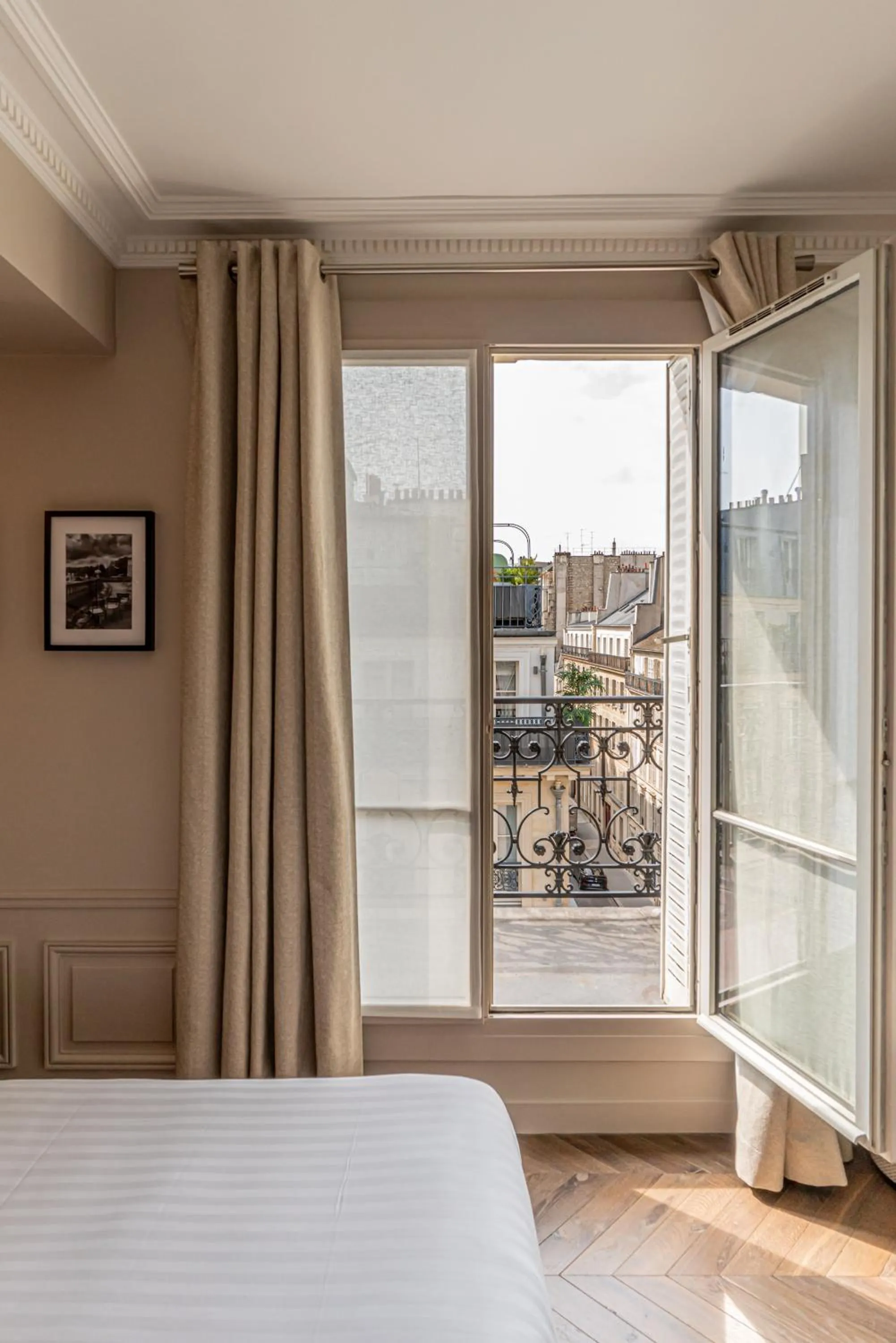 Deluxe Double or Twin Room with Balcony in Hôtel Perreyve - Jardin du Luxembourg