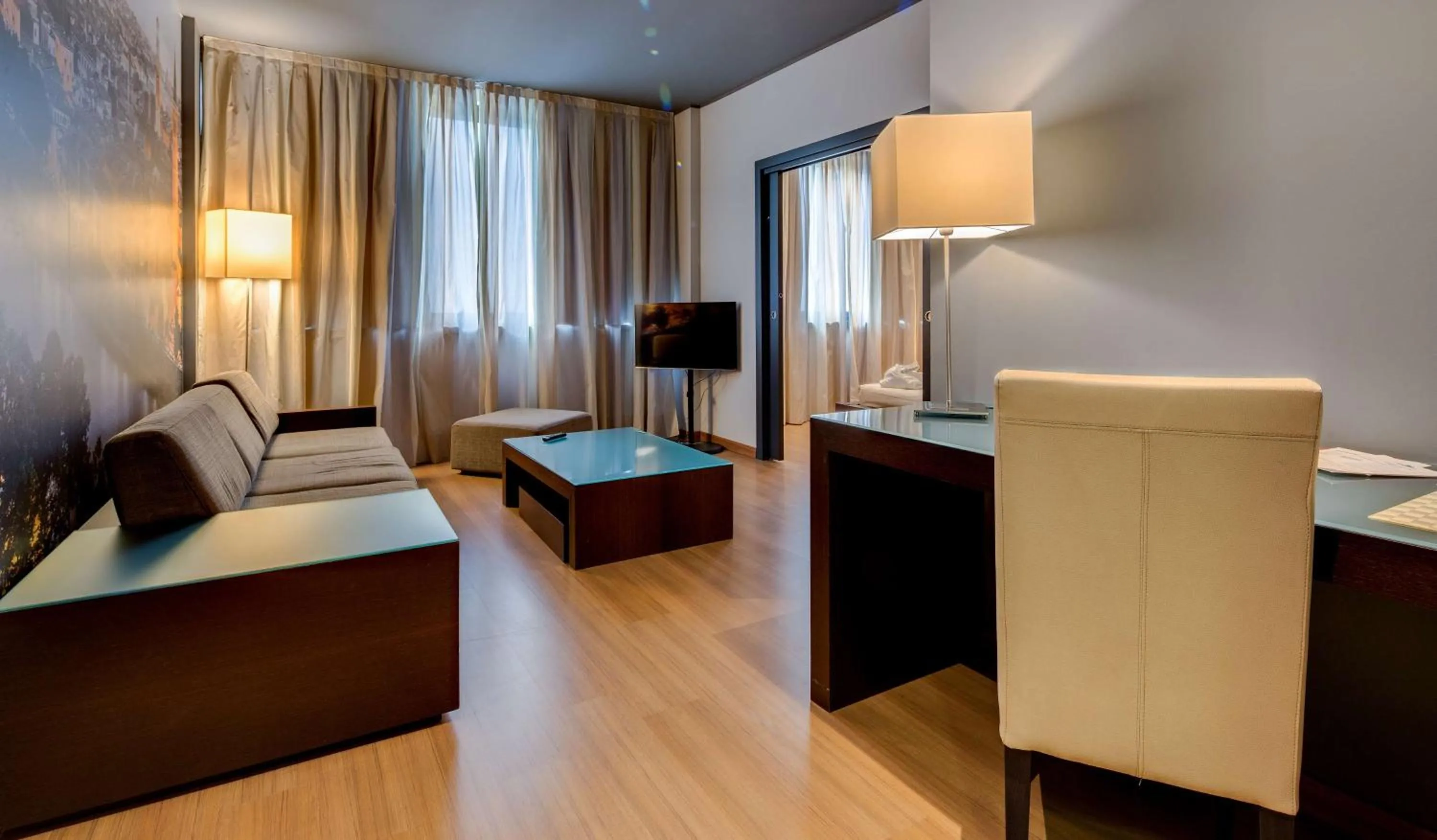 Queen Suite in Best Western Plus Hotel Expo