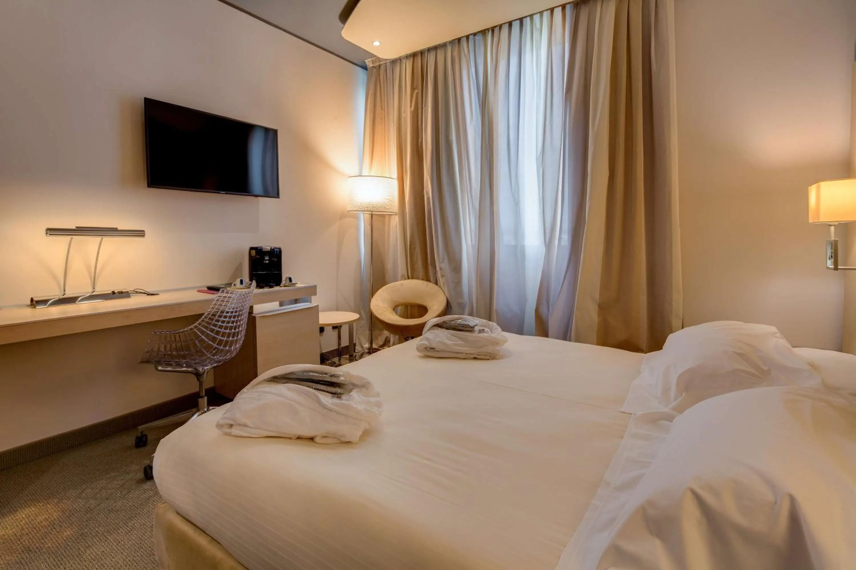 Deluxe Queen Room in Best Western Plus Hotel Expo