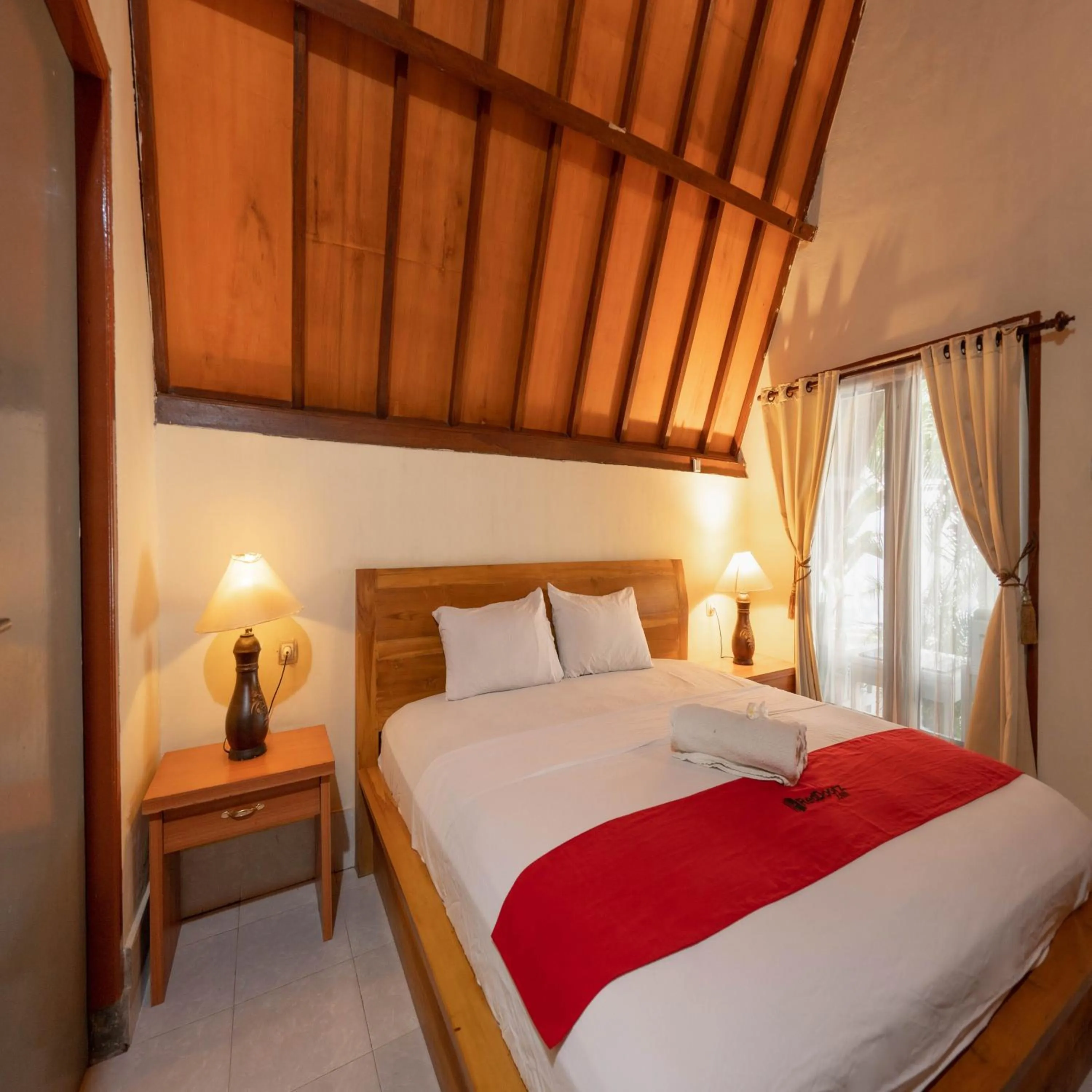 Deluxe Double Room in RedDoorz at Ocean 2 Gili Trawangan