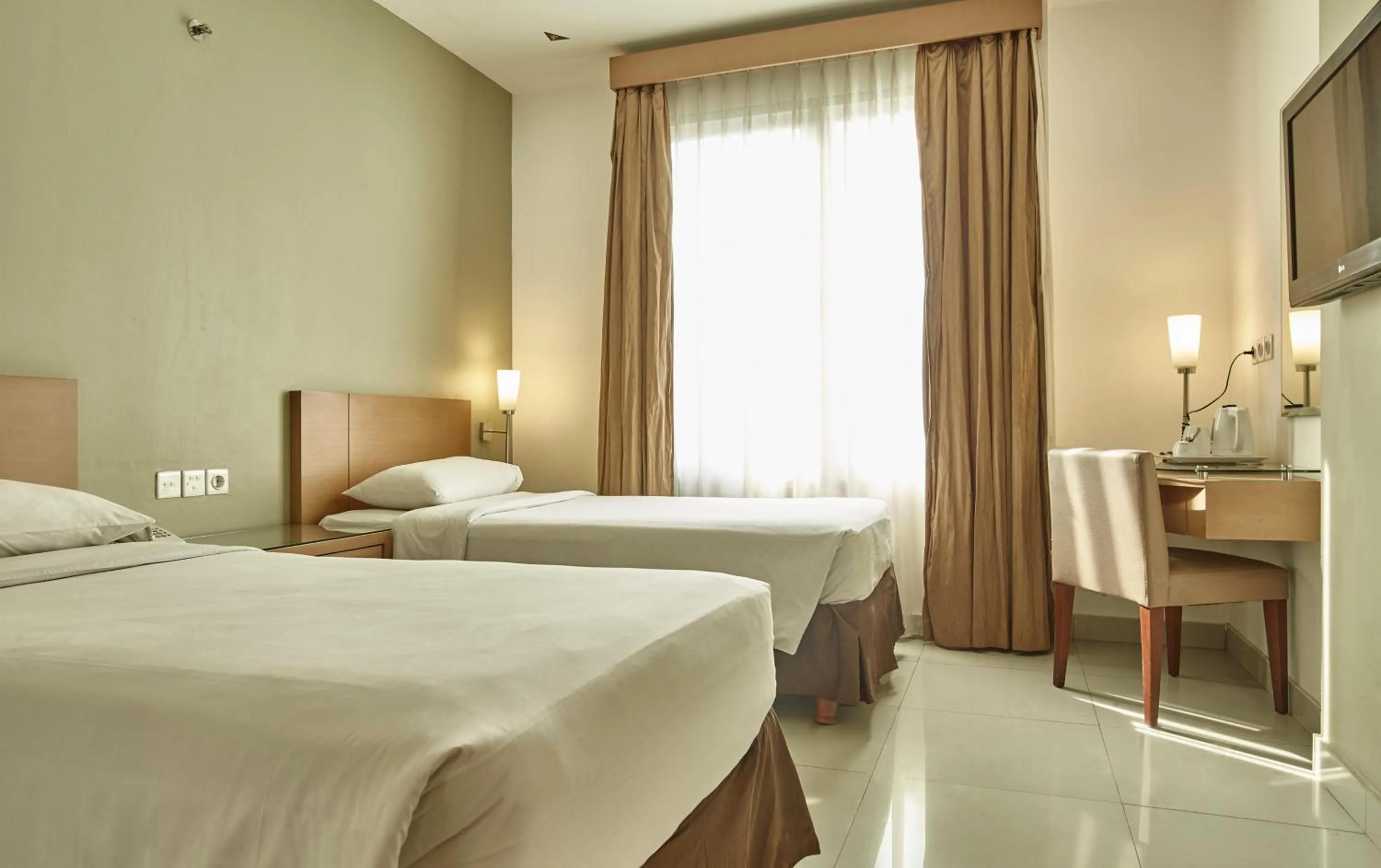 Budget Twin Room in Triniti Hotel Gajah Mada