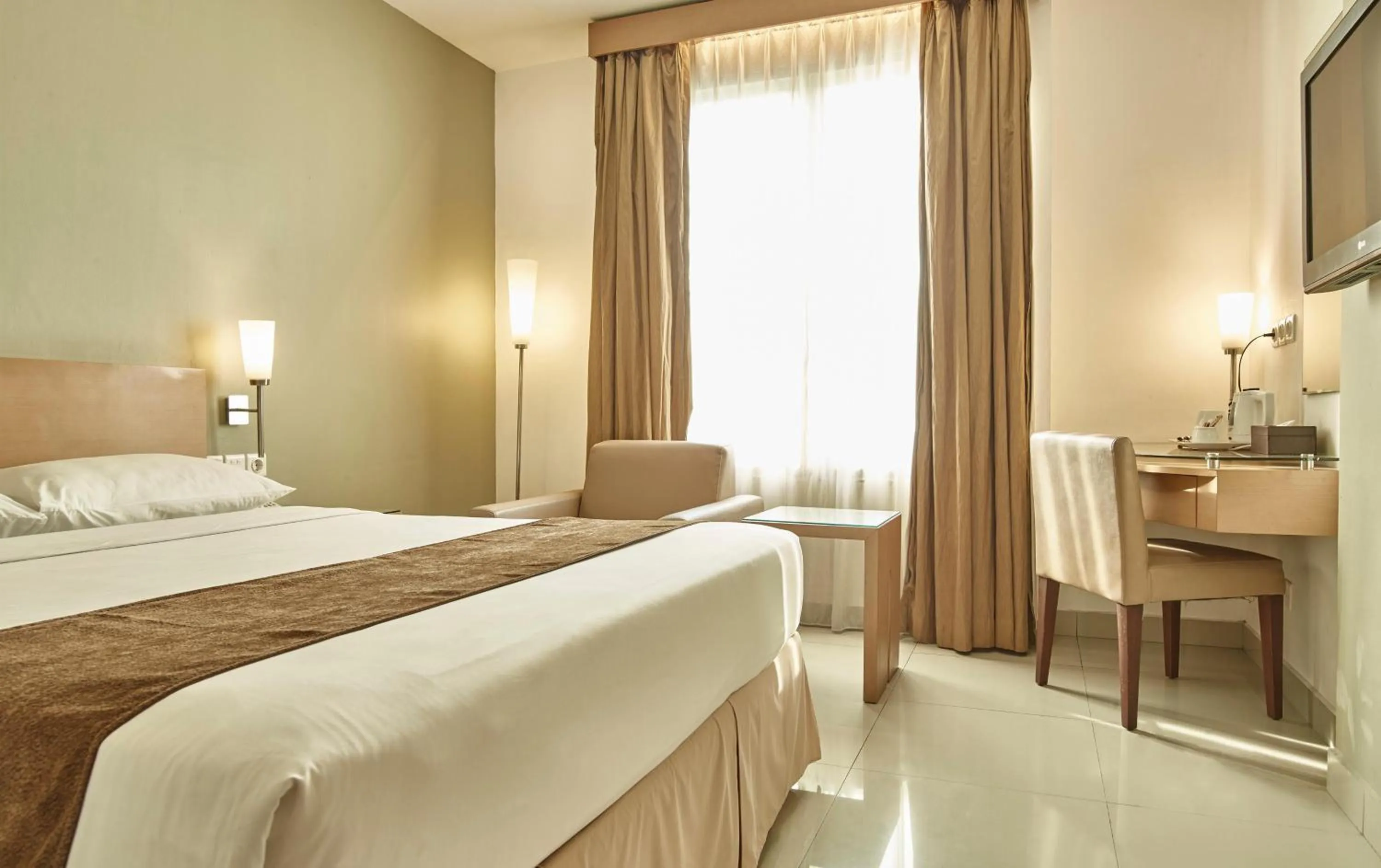 Superior Queen Room in Triniti Hotel Jakarta