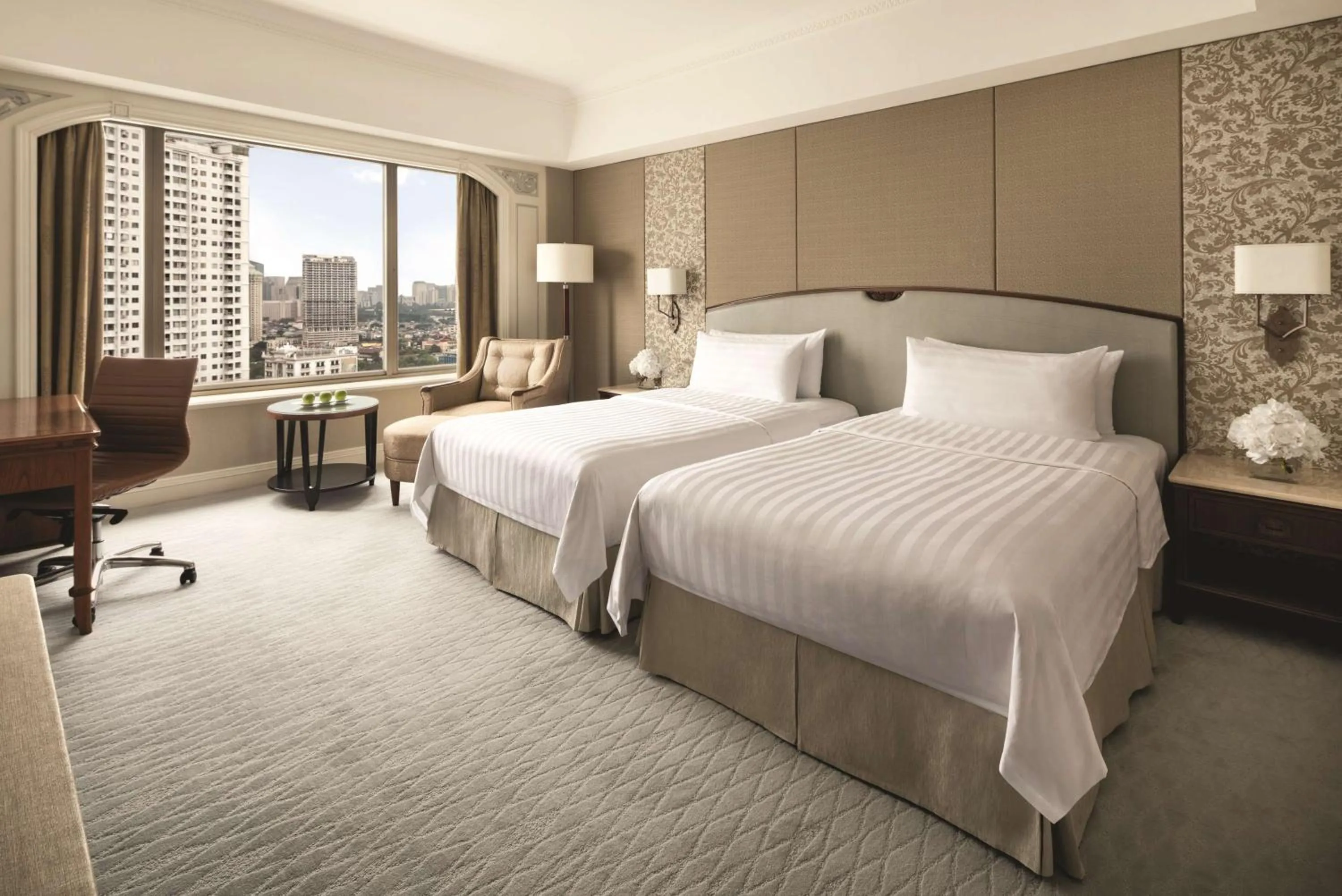 Deluxe Twin Room in Shangri-La Jakarta