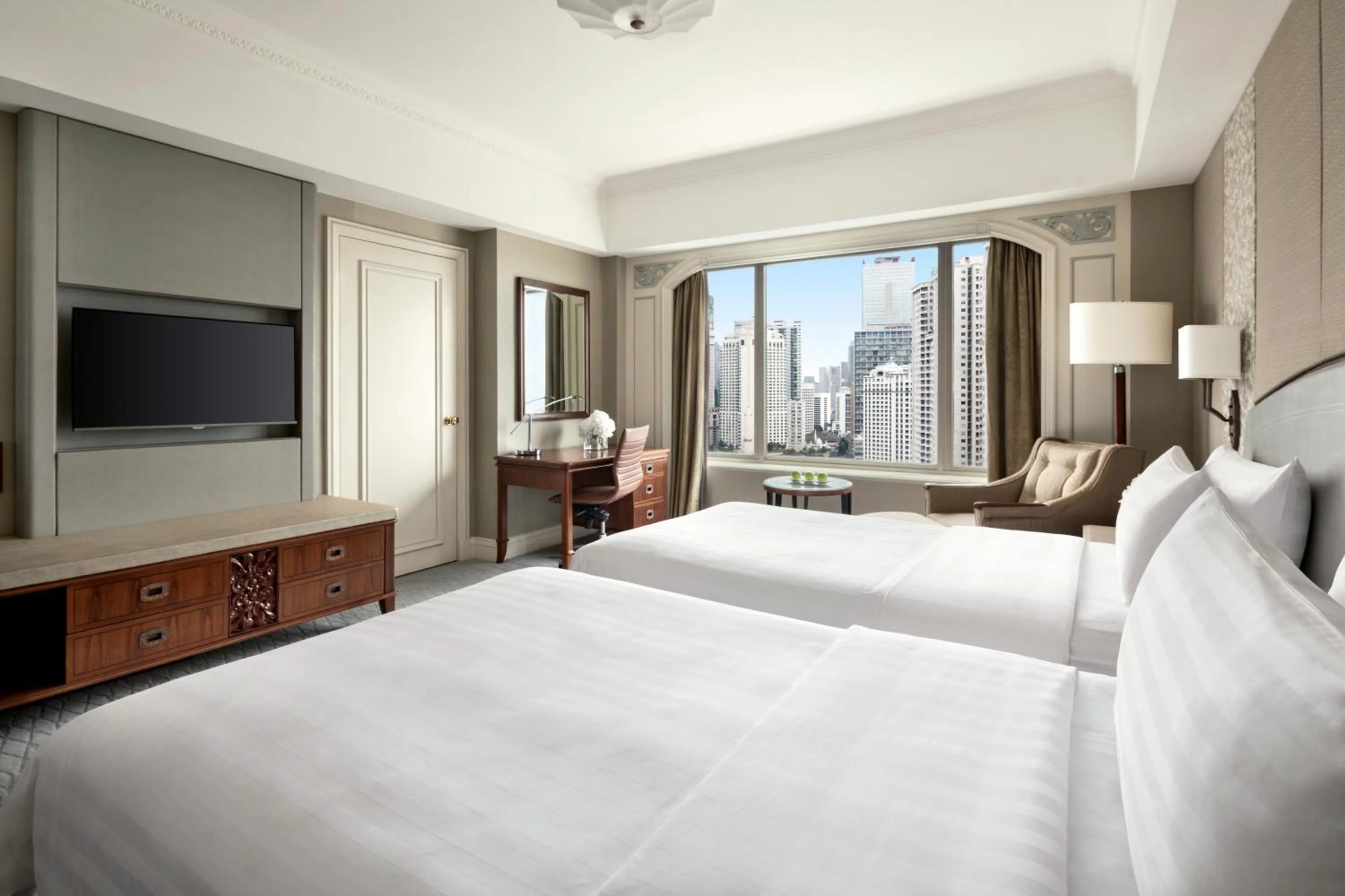 Horizon Club Twin Room in Shangri-La Jakarta