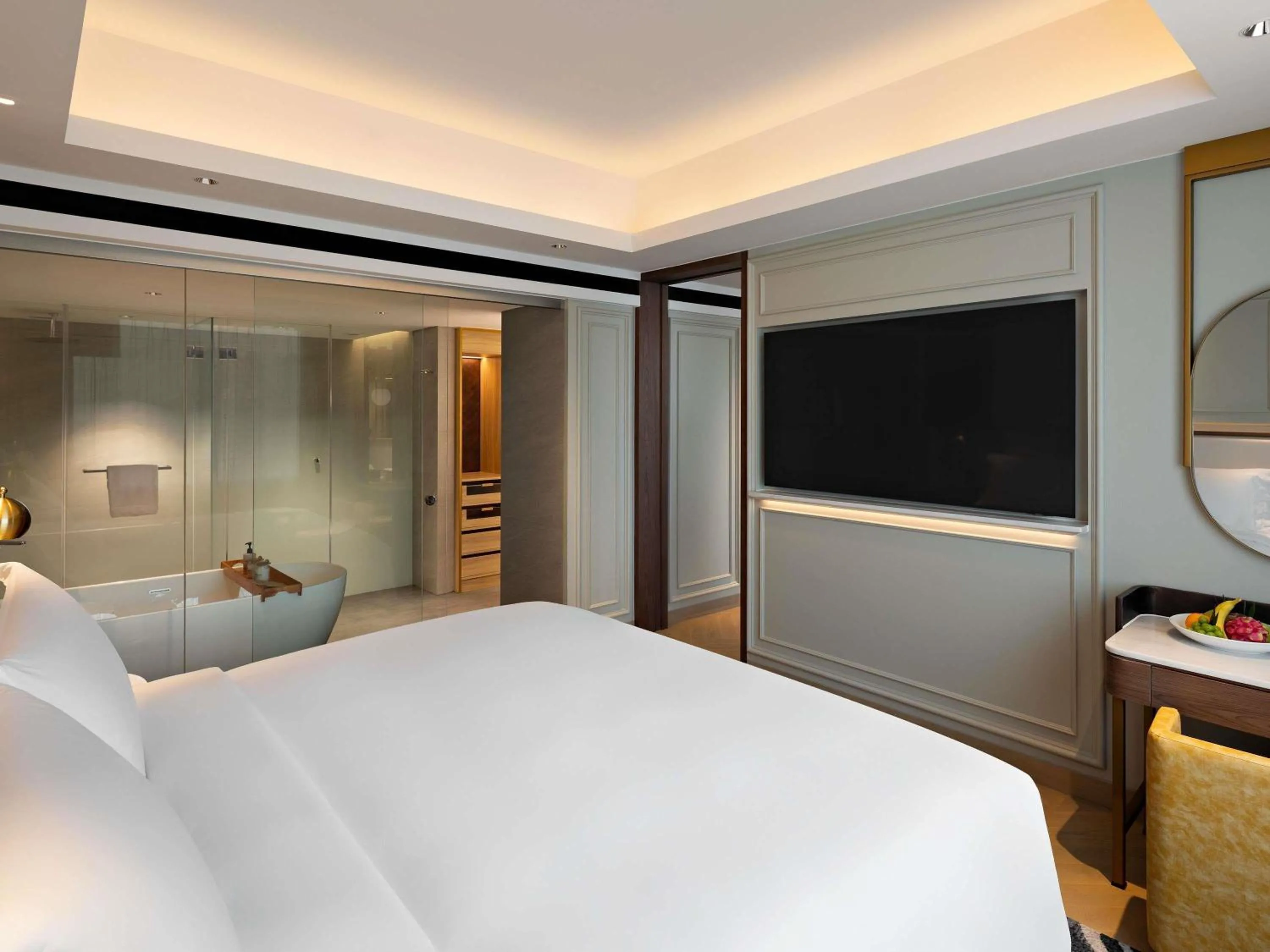 Deluxe Suite with One King Bed in Mövenpick Hotel Jakarta City Centre