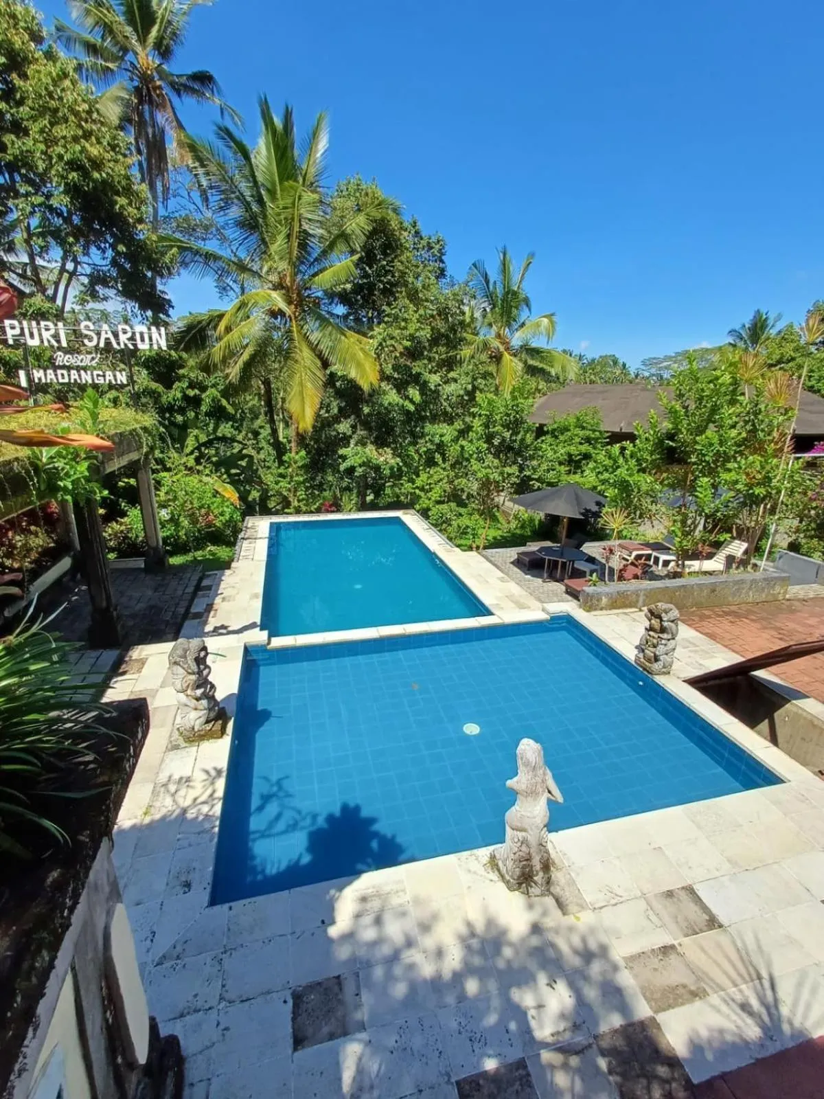 Deluxe Triple Room in Puri Saron Hotel Madangan - Gianyar