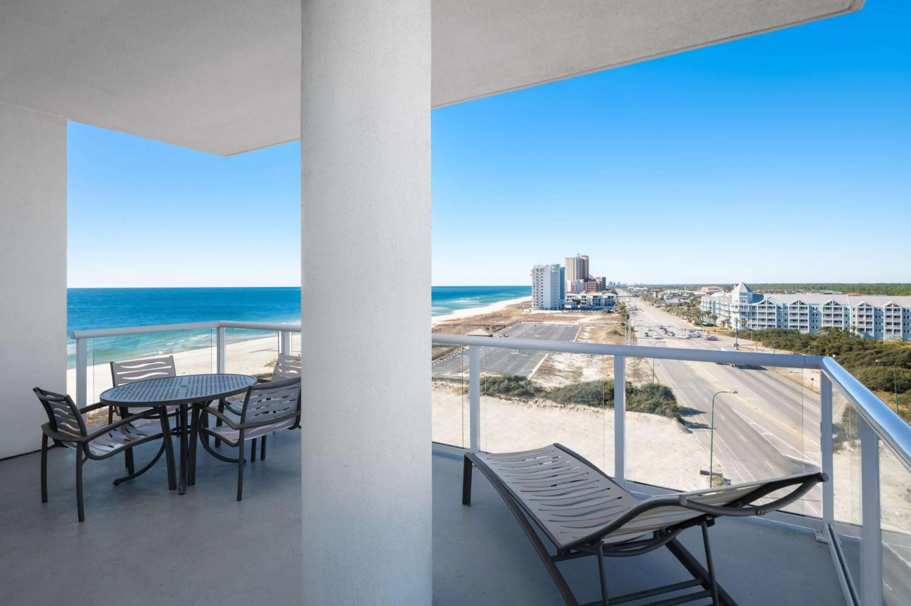 Corner Queen Room with Two Queen Beds and Balcony - Beach View in Best Western Premier - The Tides
