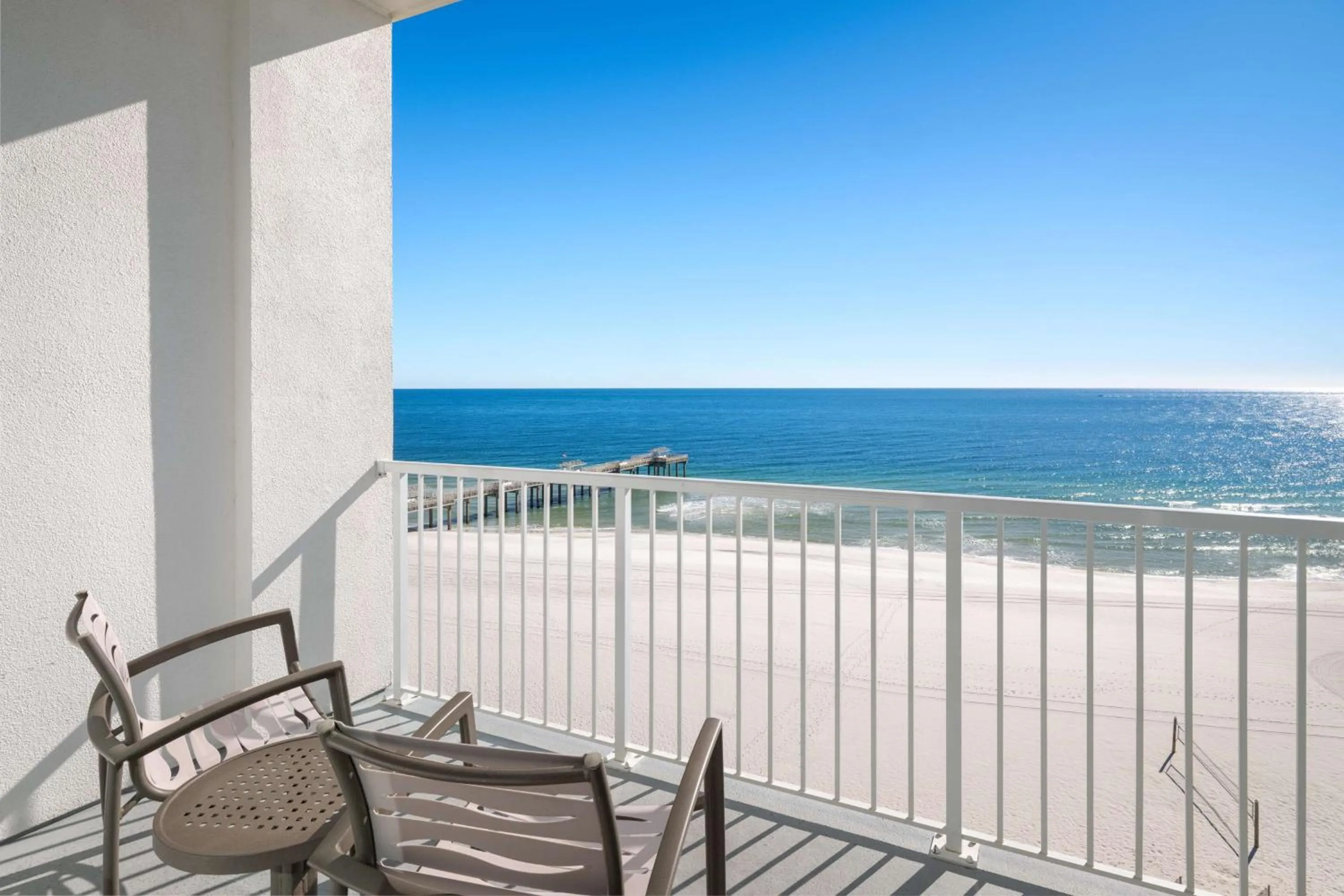 Corner Queen Room with Two Queen Beds and Two Bunk Beds - Sofa Bed/Beach Front/Non-Smoking in Best Western Premier - The Tides