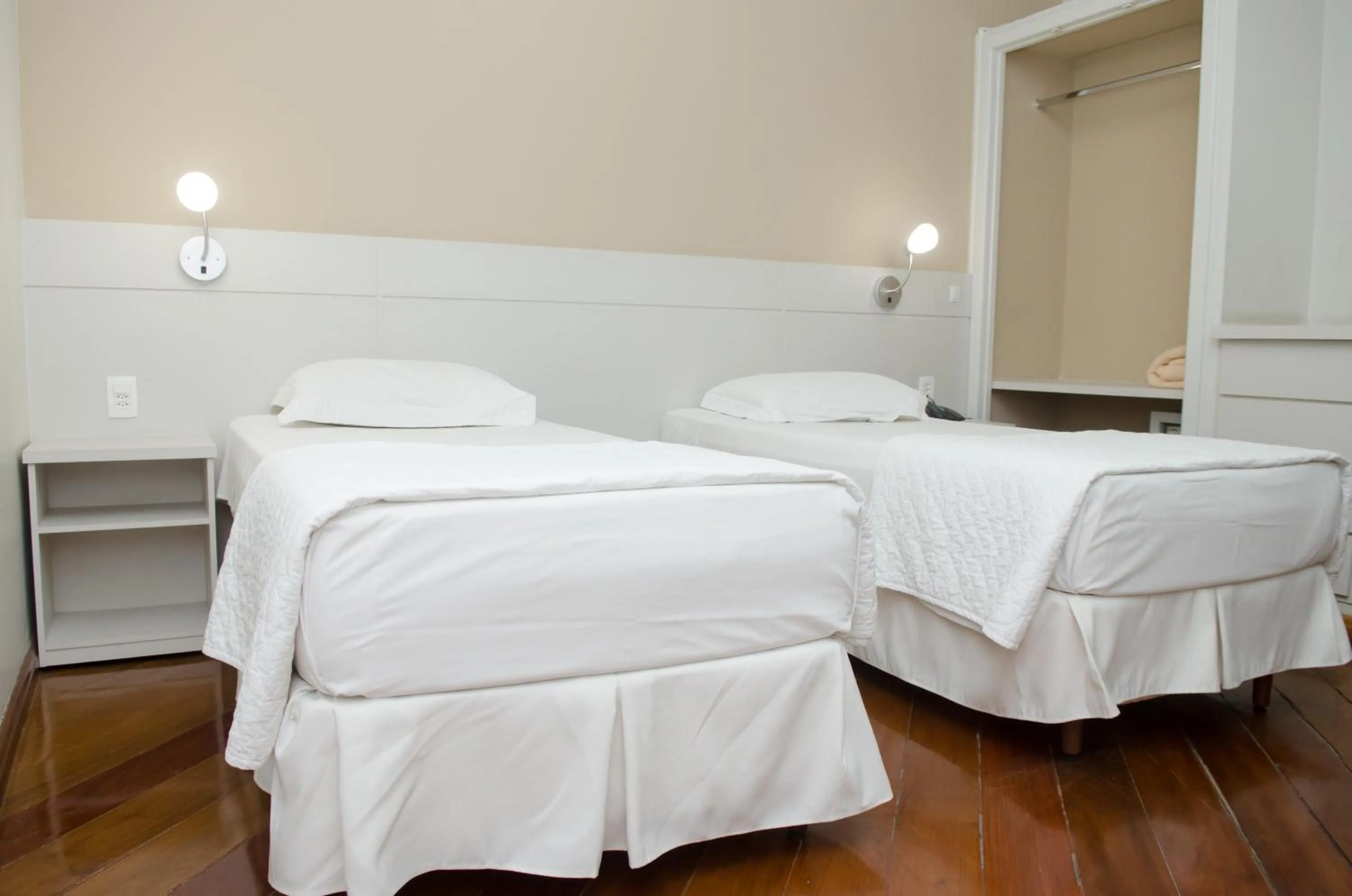 Standard Twin Room in Samba Betim