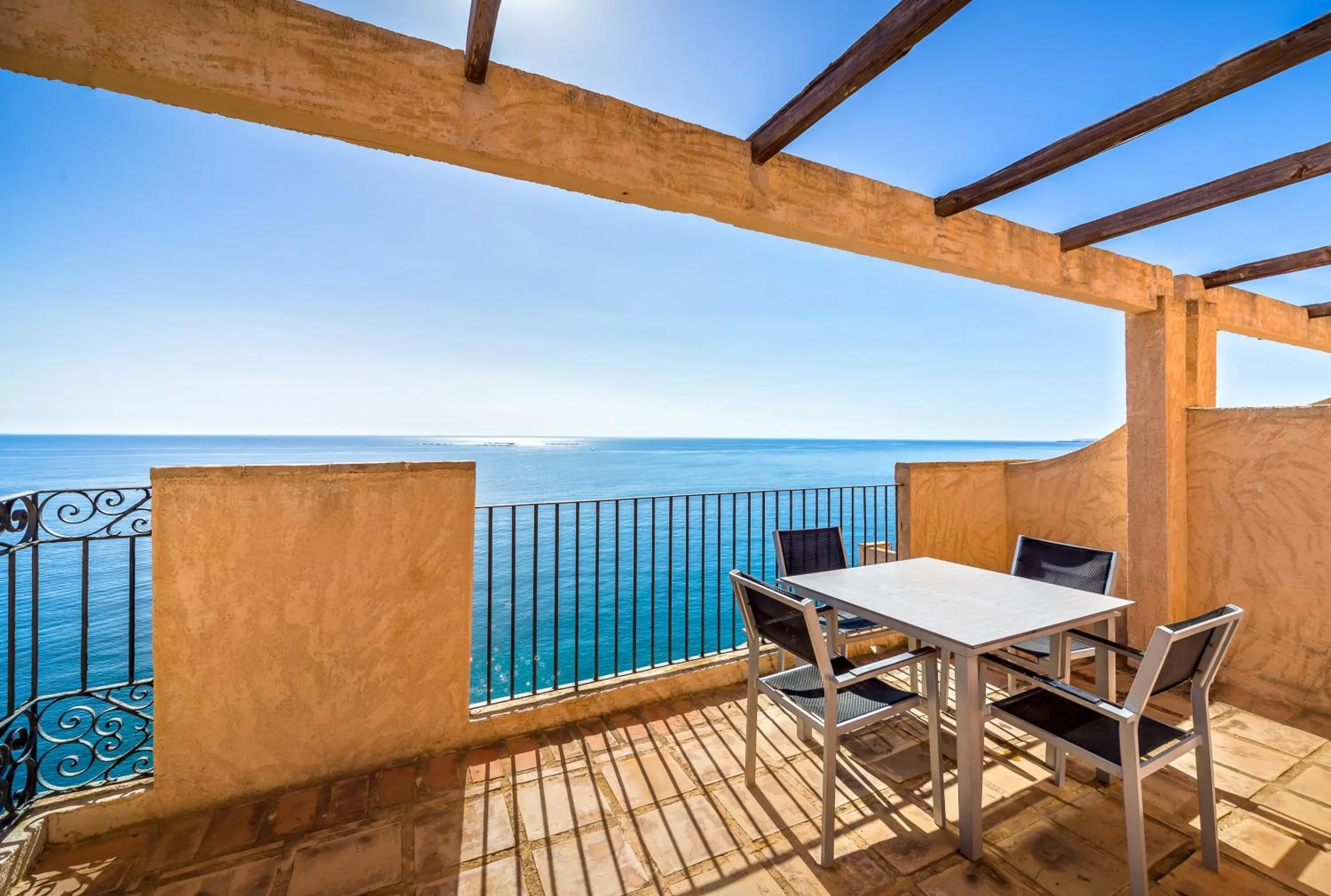 Family Junior Suite in Occidental Pueblo Acantilado