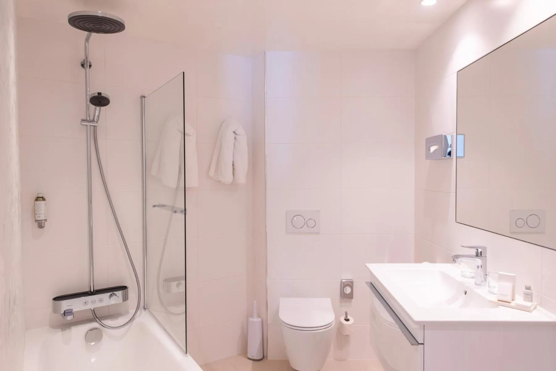 Deluxe Triple Room in Atlantic Hotel