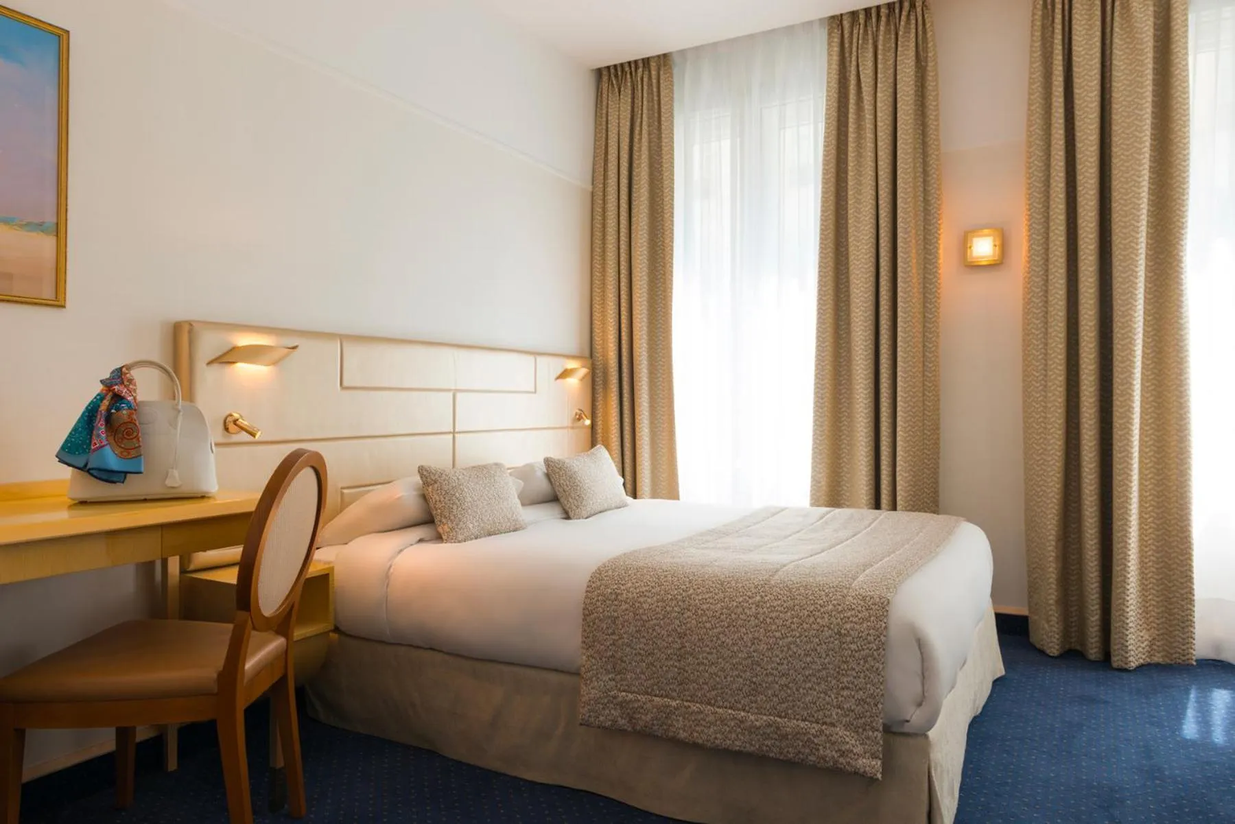 Superior Queen Room in Atlantic Hotel