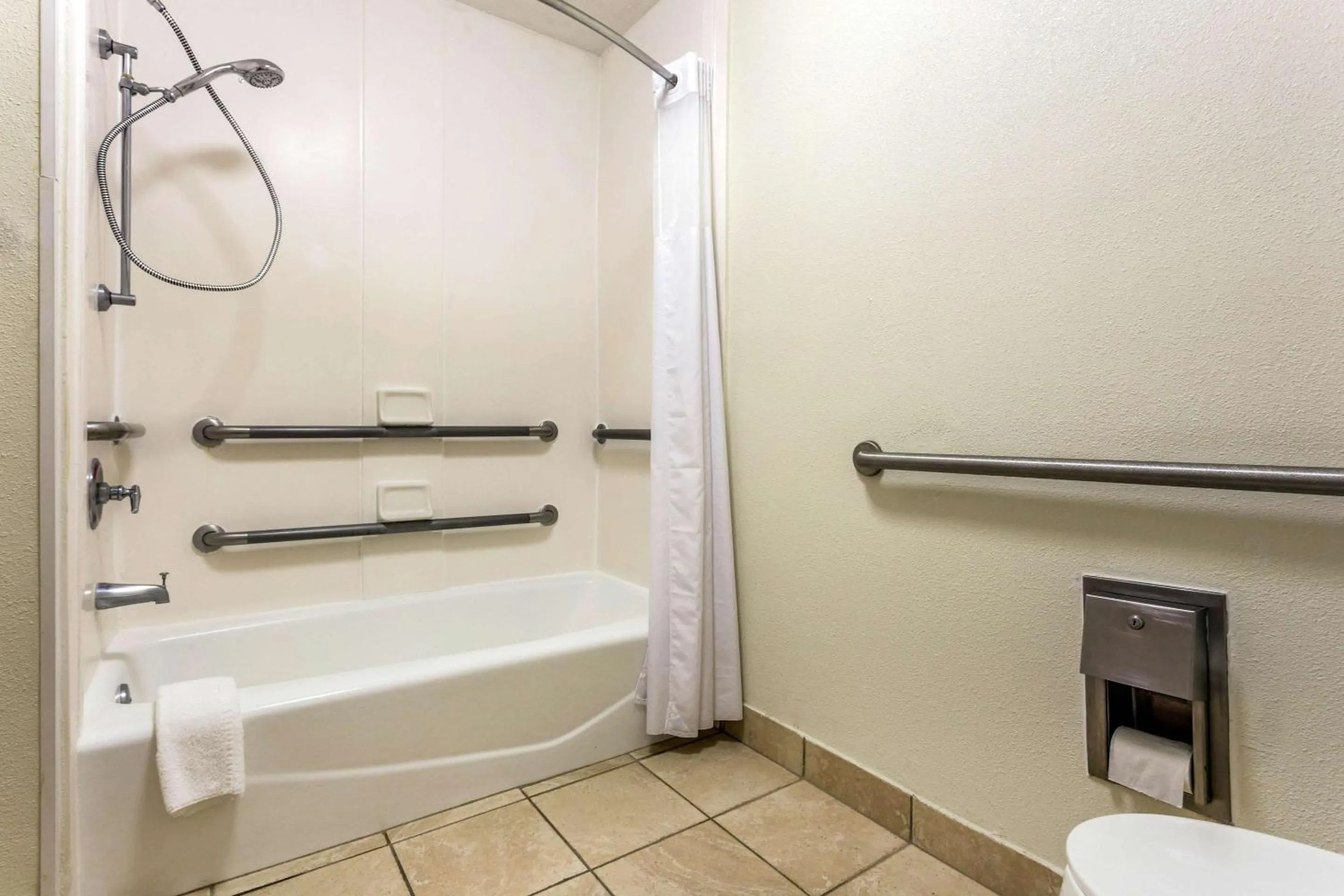 Standard Double Room - Disability Access/Non-Smoking in Quality Inn Walterboro I-95