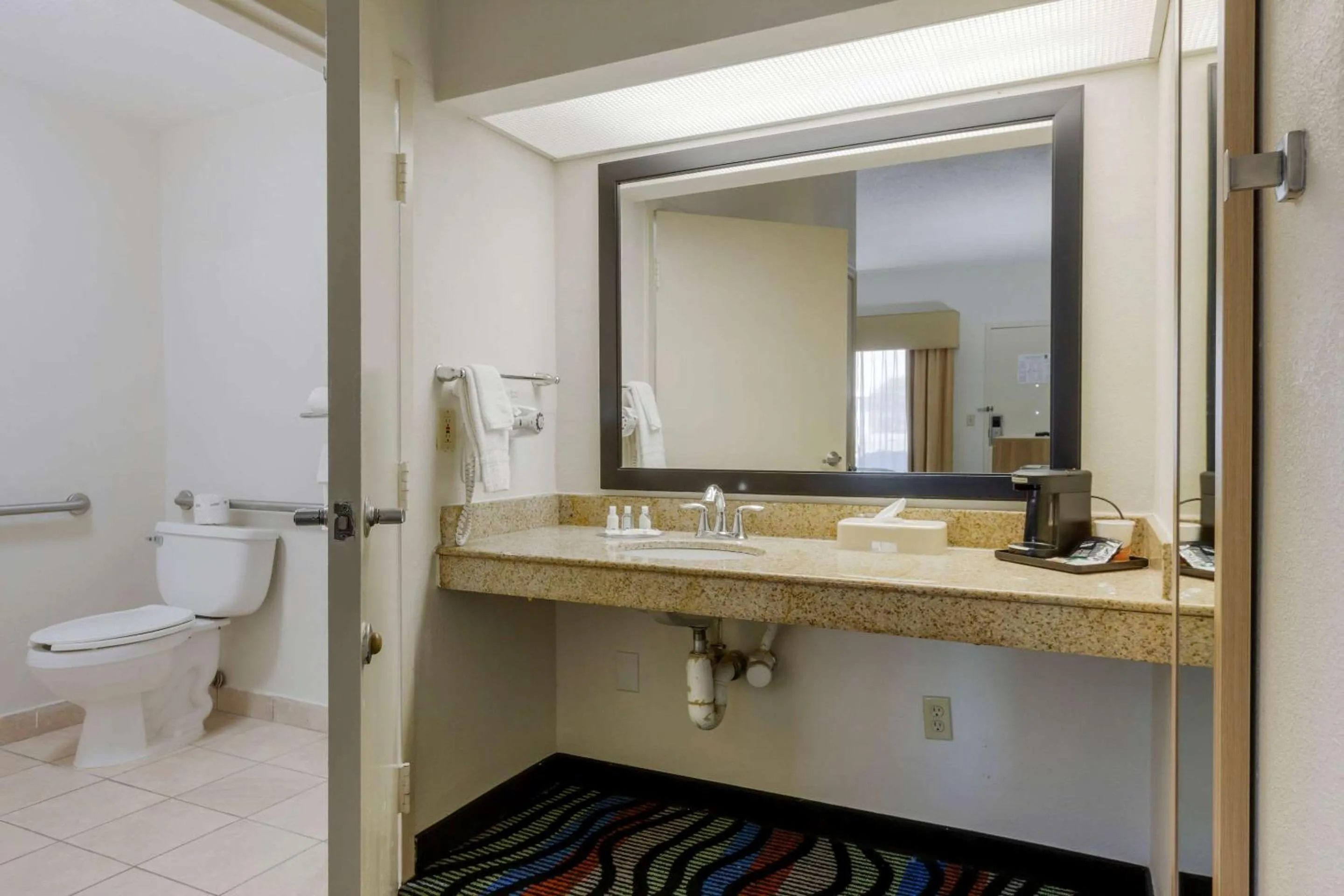 King Room - Accessible/Non-Smoking in Quality Inn Walterboro I-95