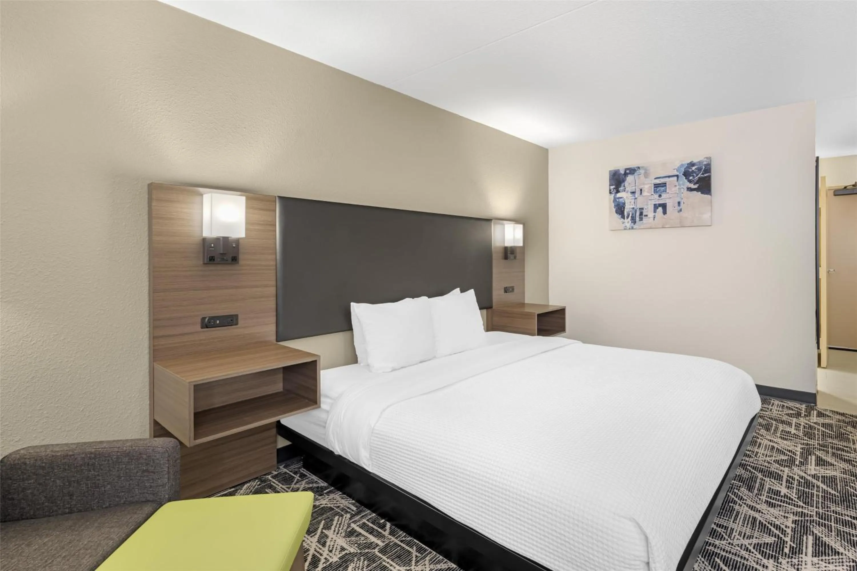 King Room with Roll-In Shower - Disability Access in Best Western Plus York Hotel and Conference Center