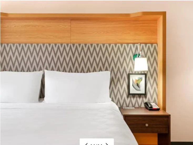 Standard Queen Room with Two Queen Beds - Communications Accessible in Holiday Inn Yakima by IHG