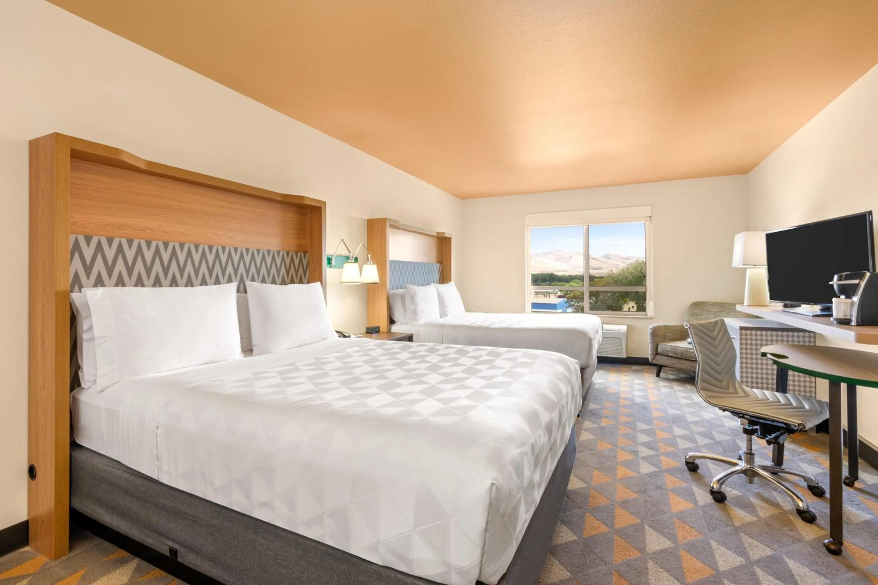 Twin Room - single occupancy - Mobility Access/Hearing Accessible in Holiday Inn Yakima by IHG