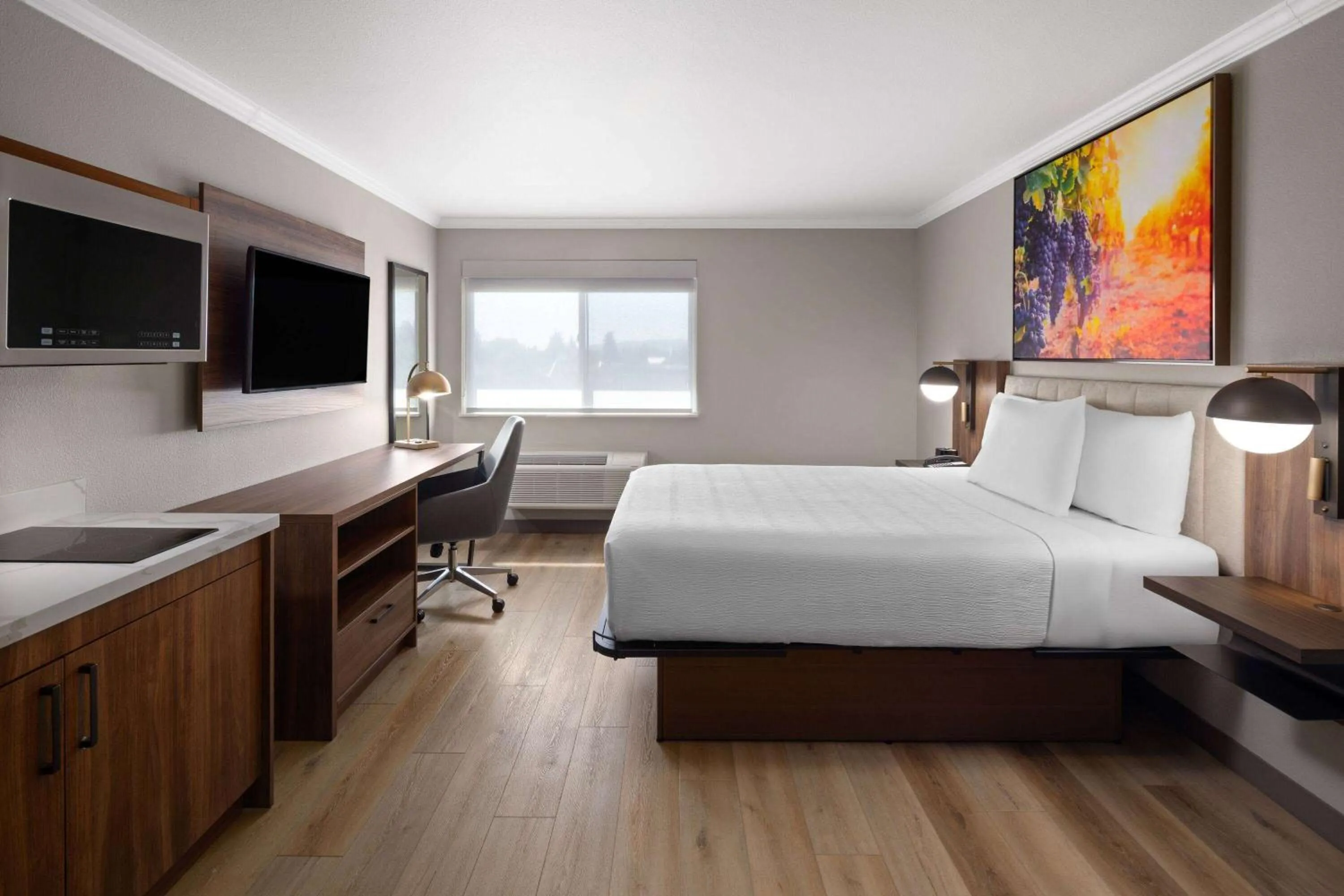 Efficiency Queen Room, Non-Smoking in La Quinta Inn & Suites by Wyndham Yakima Downtown