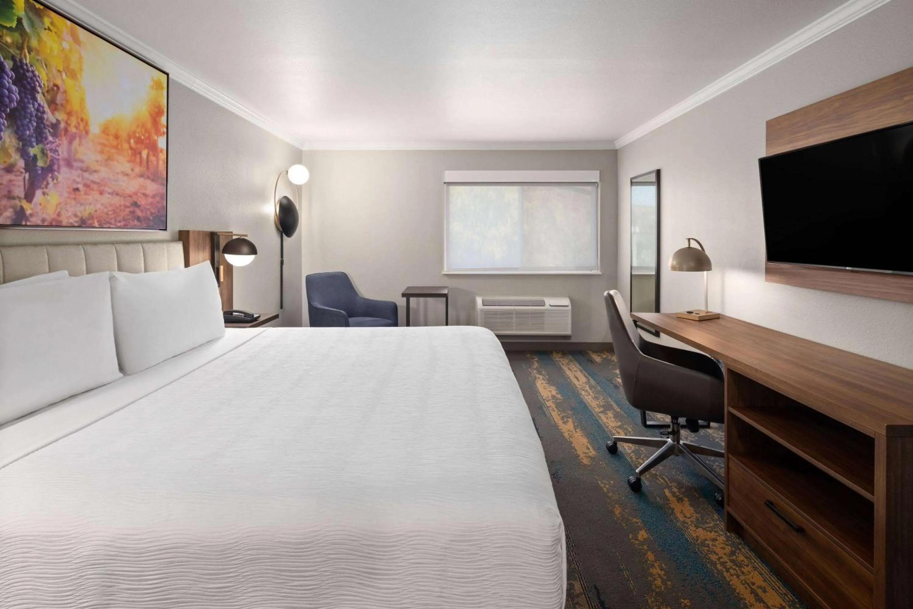 King Room - Non-Smoking in La Quinta Inn & Suites by Wyndham Yakima Downtown