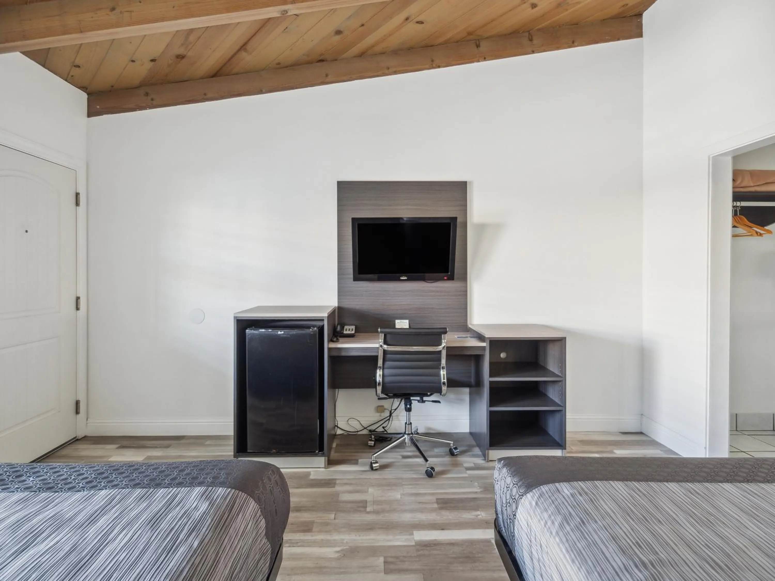 Queen Room with Two Queen Beds in Discovery Inn Monterey Bay