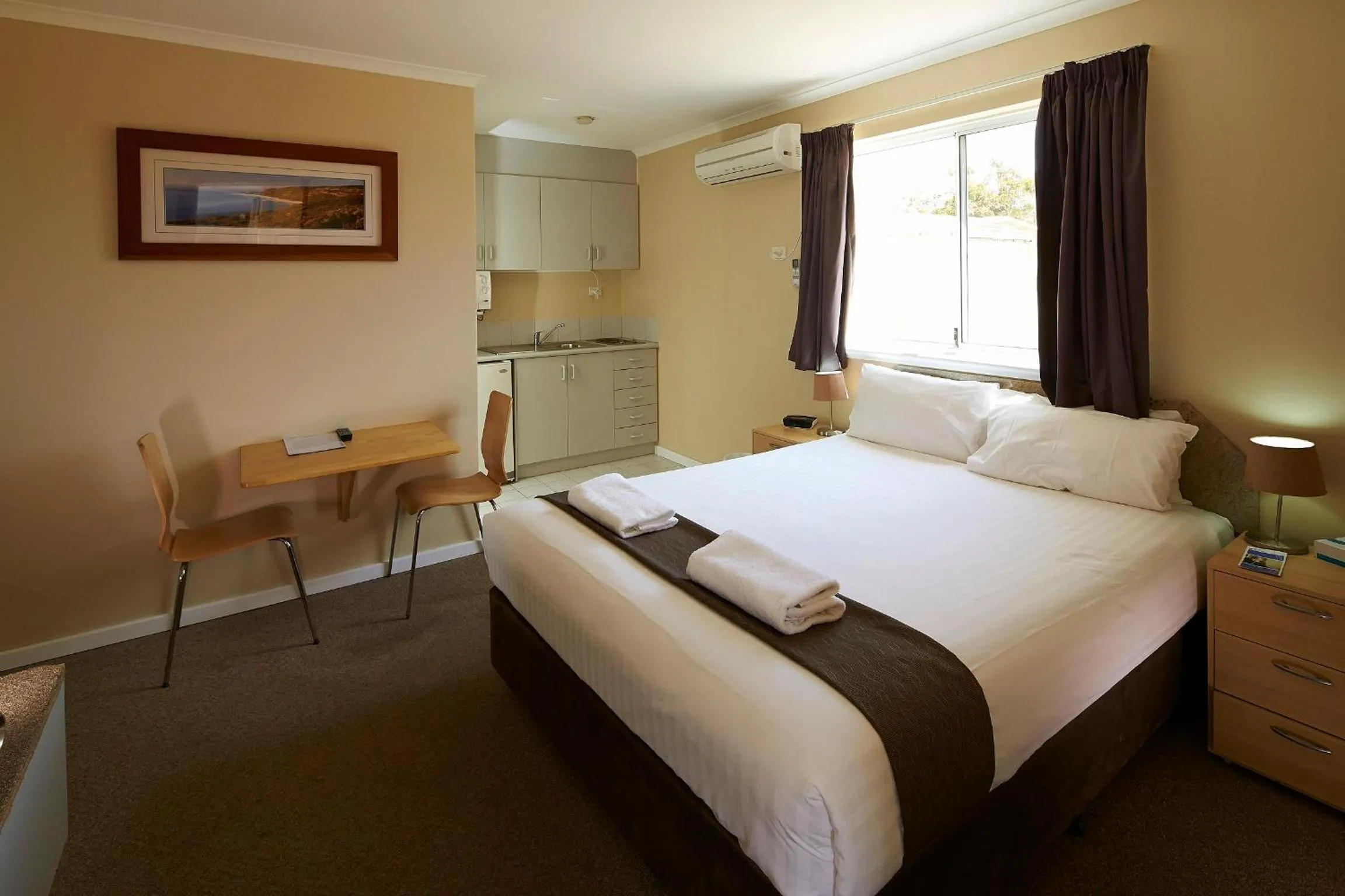 Queen Room with Kitchenette in Ocean View Motel