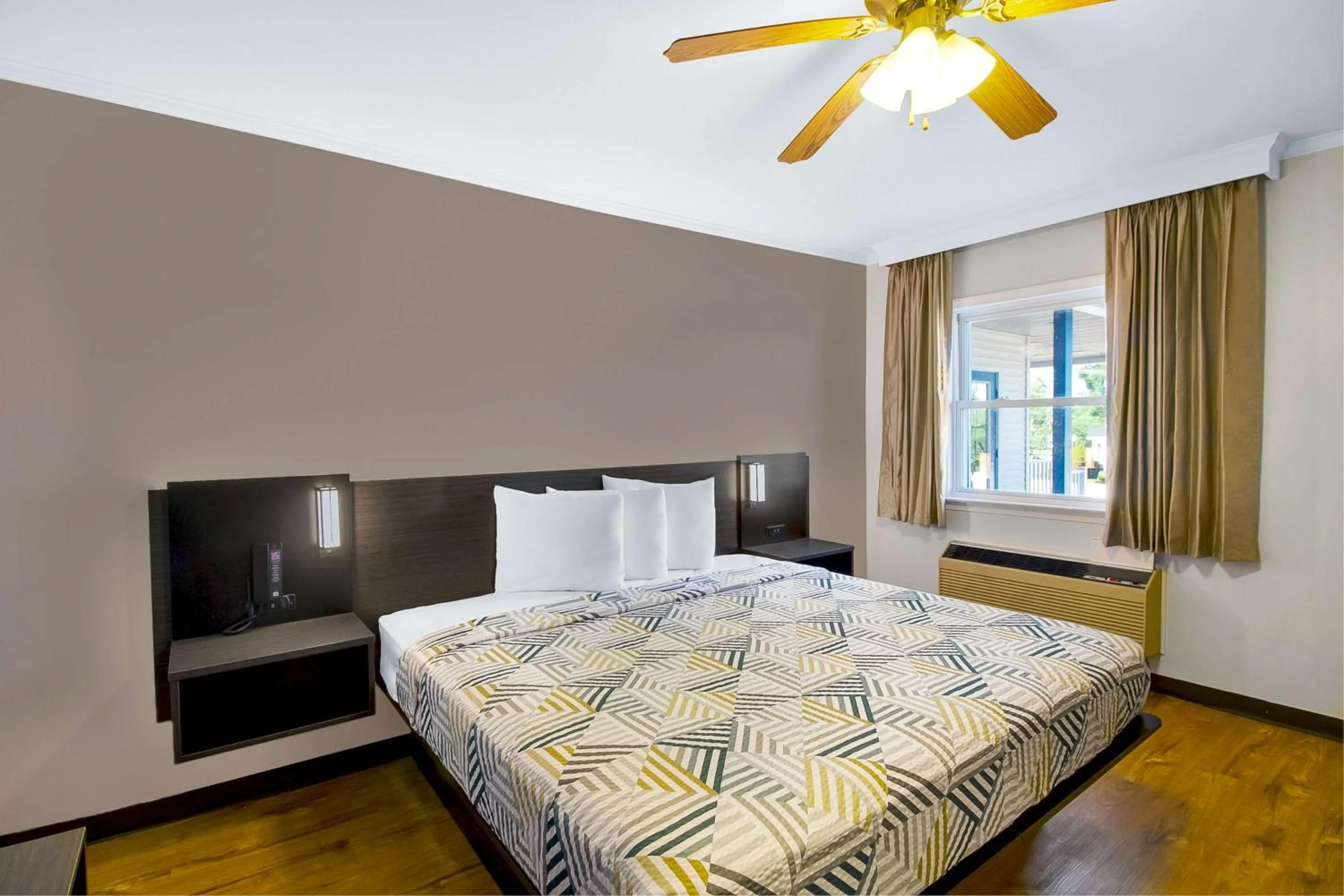 Deluxe Queen Room - Smoking in Motel 6-Front Royal, VA