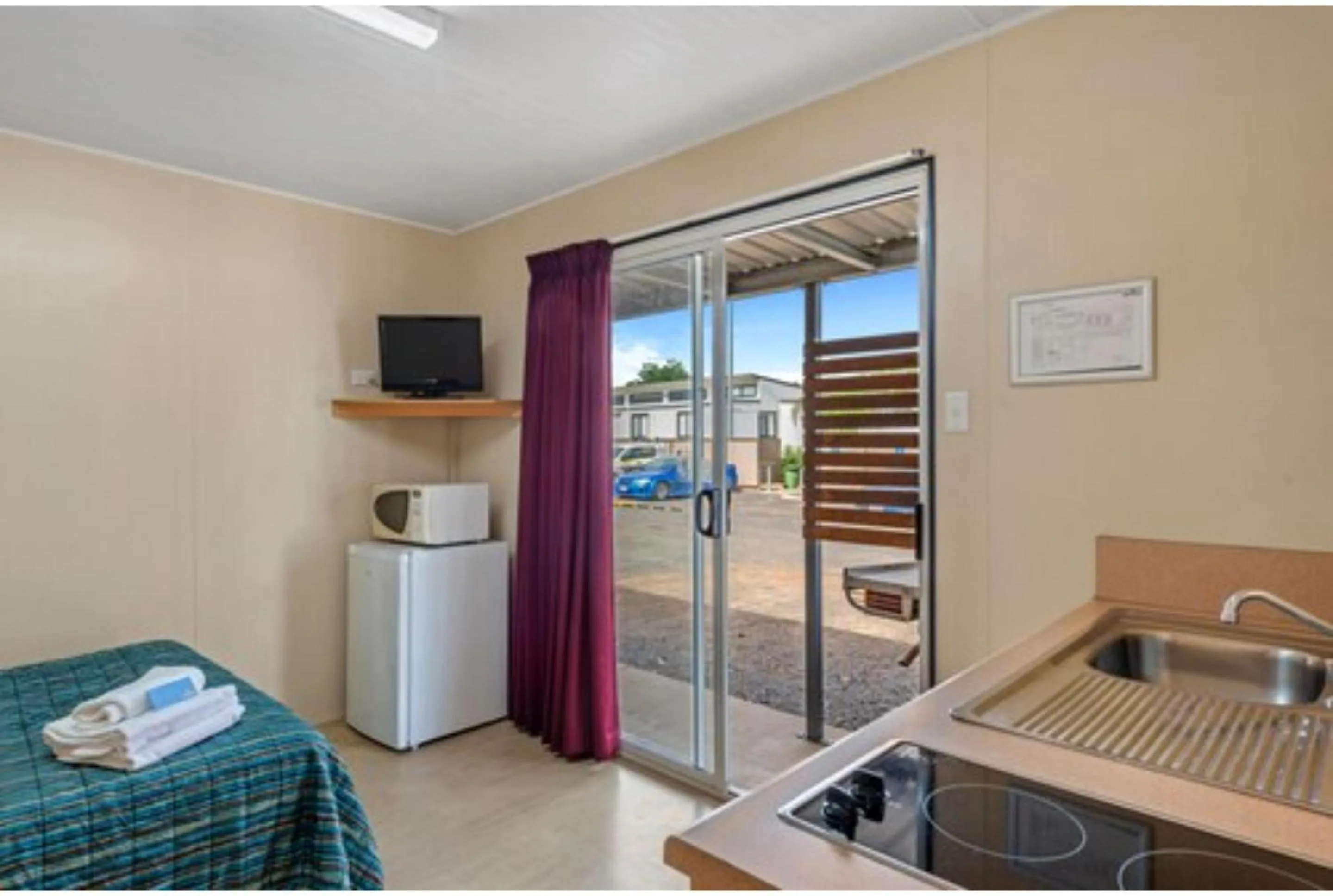 Standard Cabin - Sleeps 2 in Discovery Parks - Blackwater