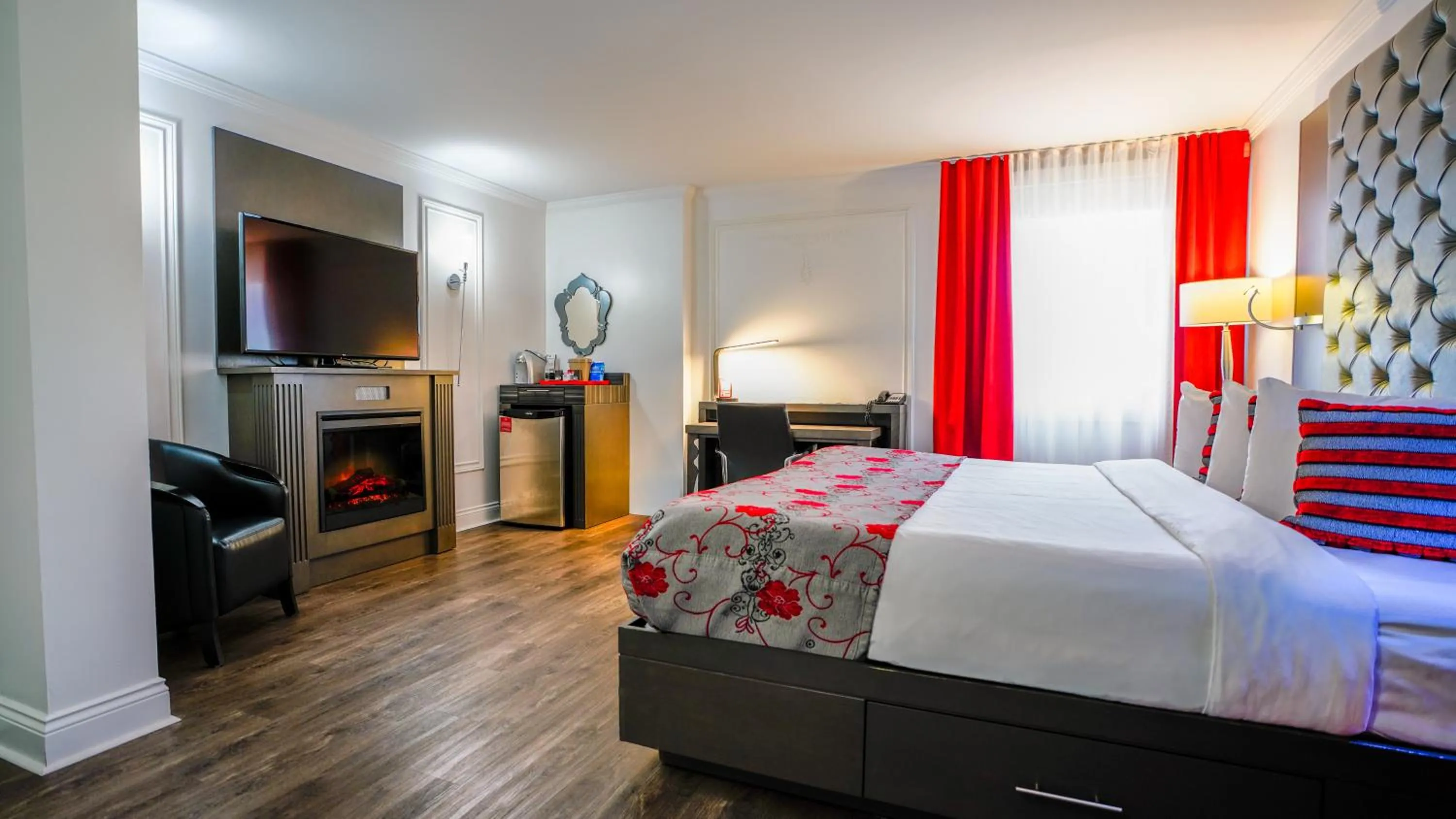 Exterior View Signature Room, 1 King Bed, Fireplace - Disability Access in Hôtel Plaza Québec par JARO