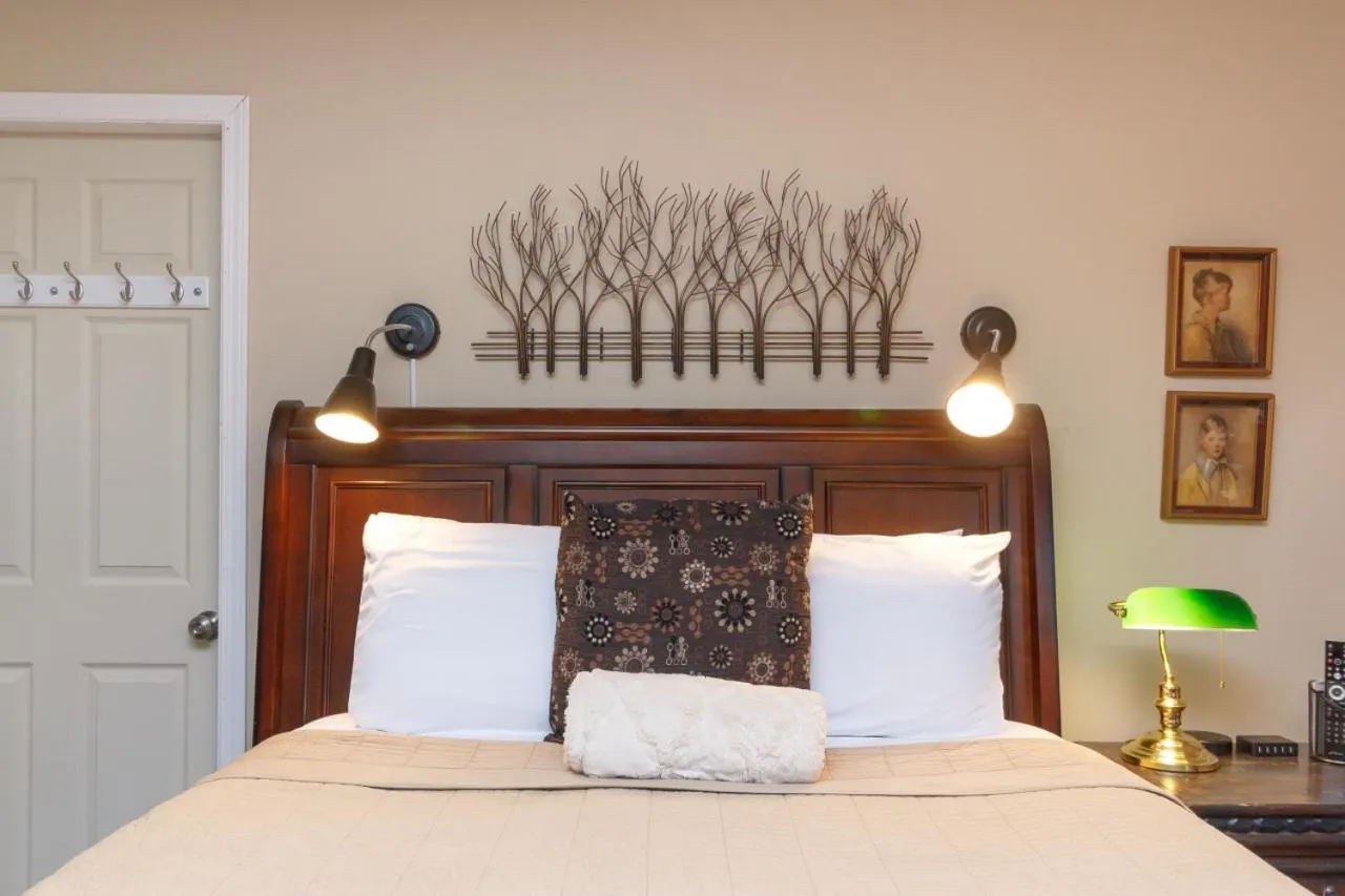 Double Room with Fireplace in Coles Bay Vacation Retreat