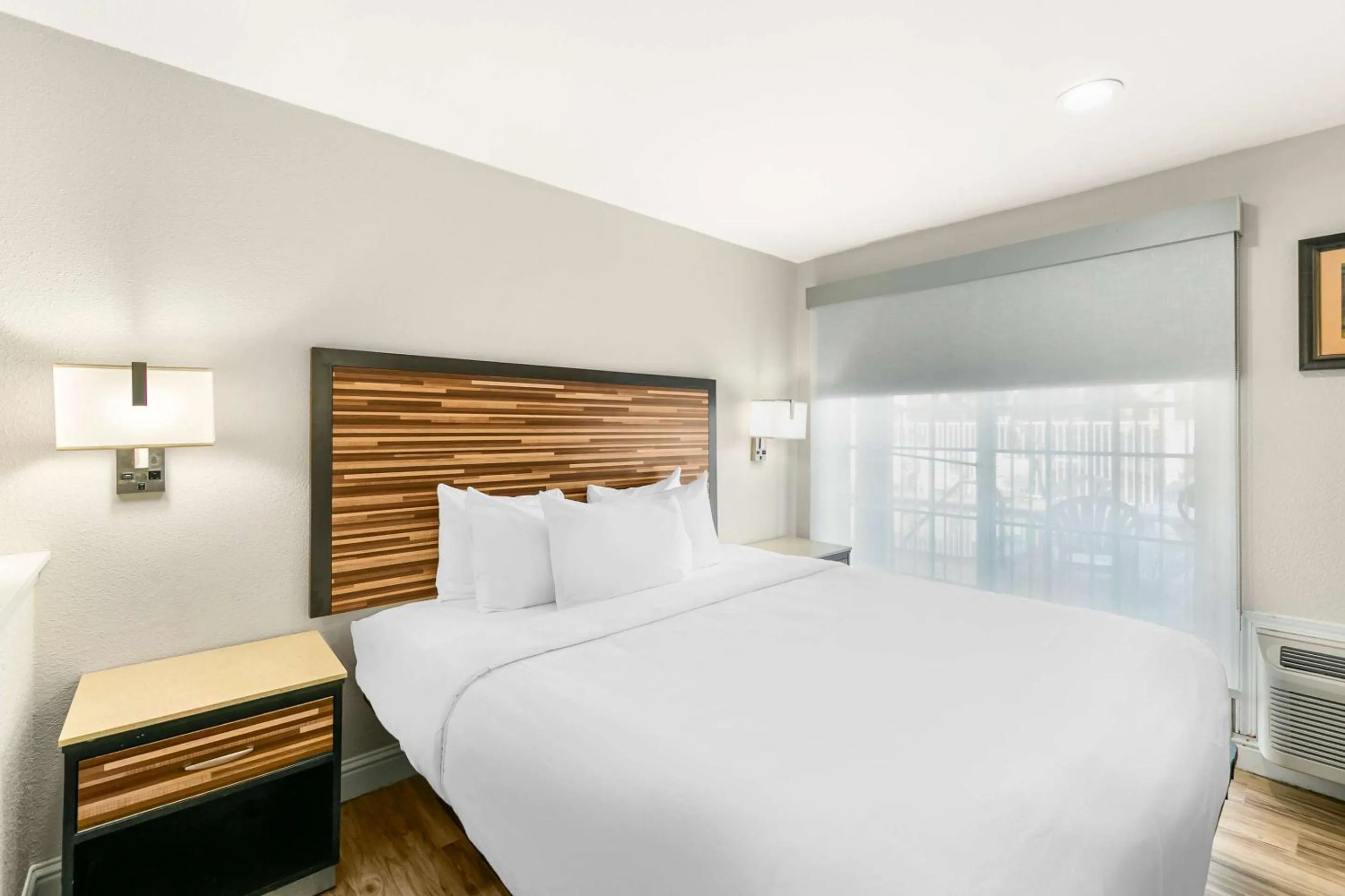 King Suite - Non-Smoking in Quality Inn & Suites Sacramento Downtown Area