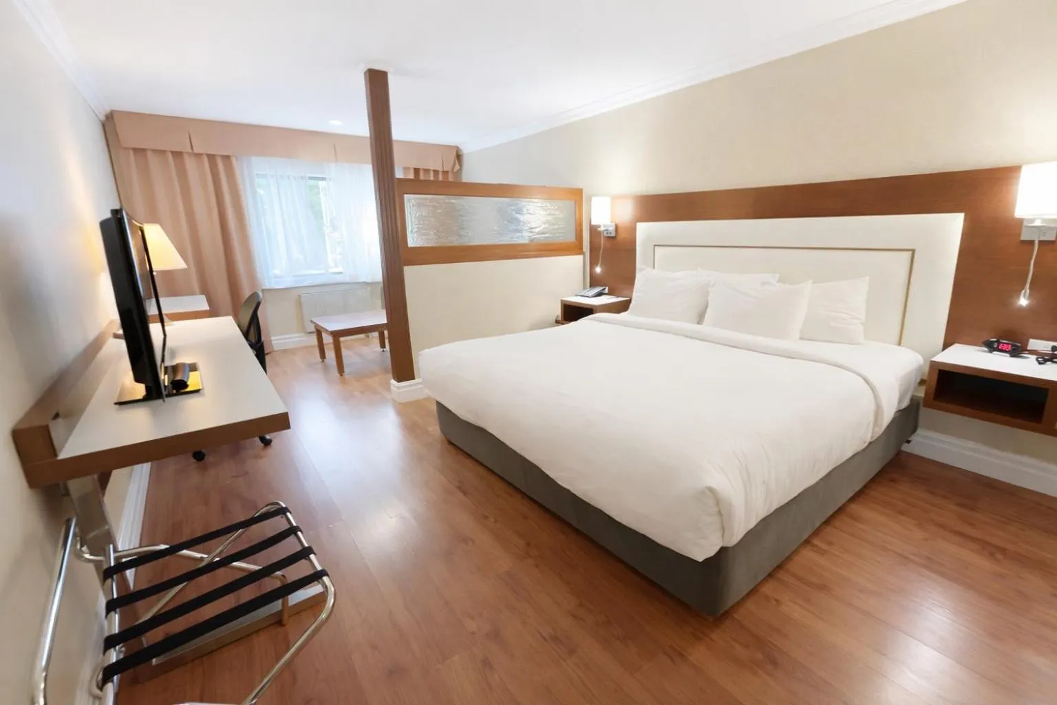 Junior Suite King in Quality Inn & Suites