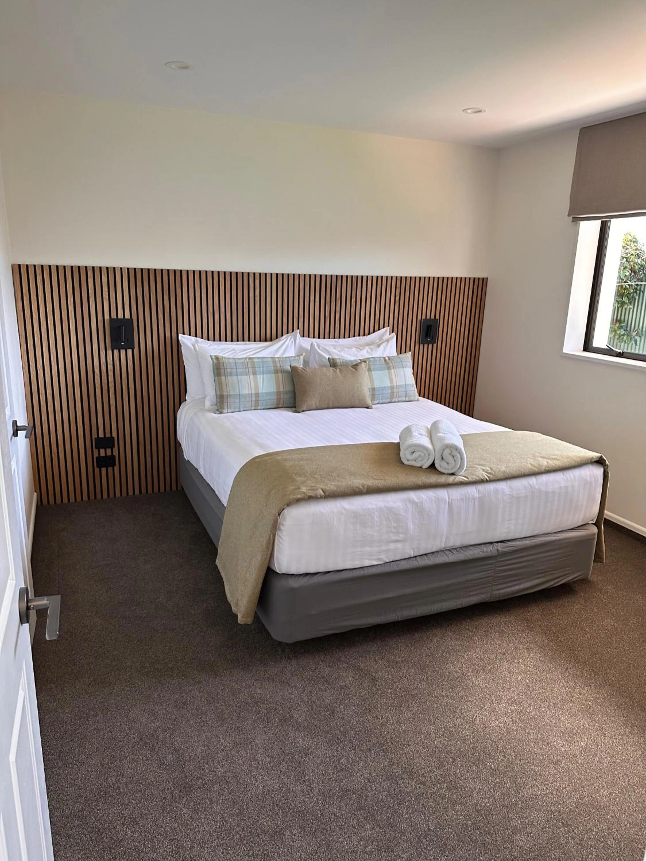 Two-Bedroom Apartment in The Lakes Motel