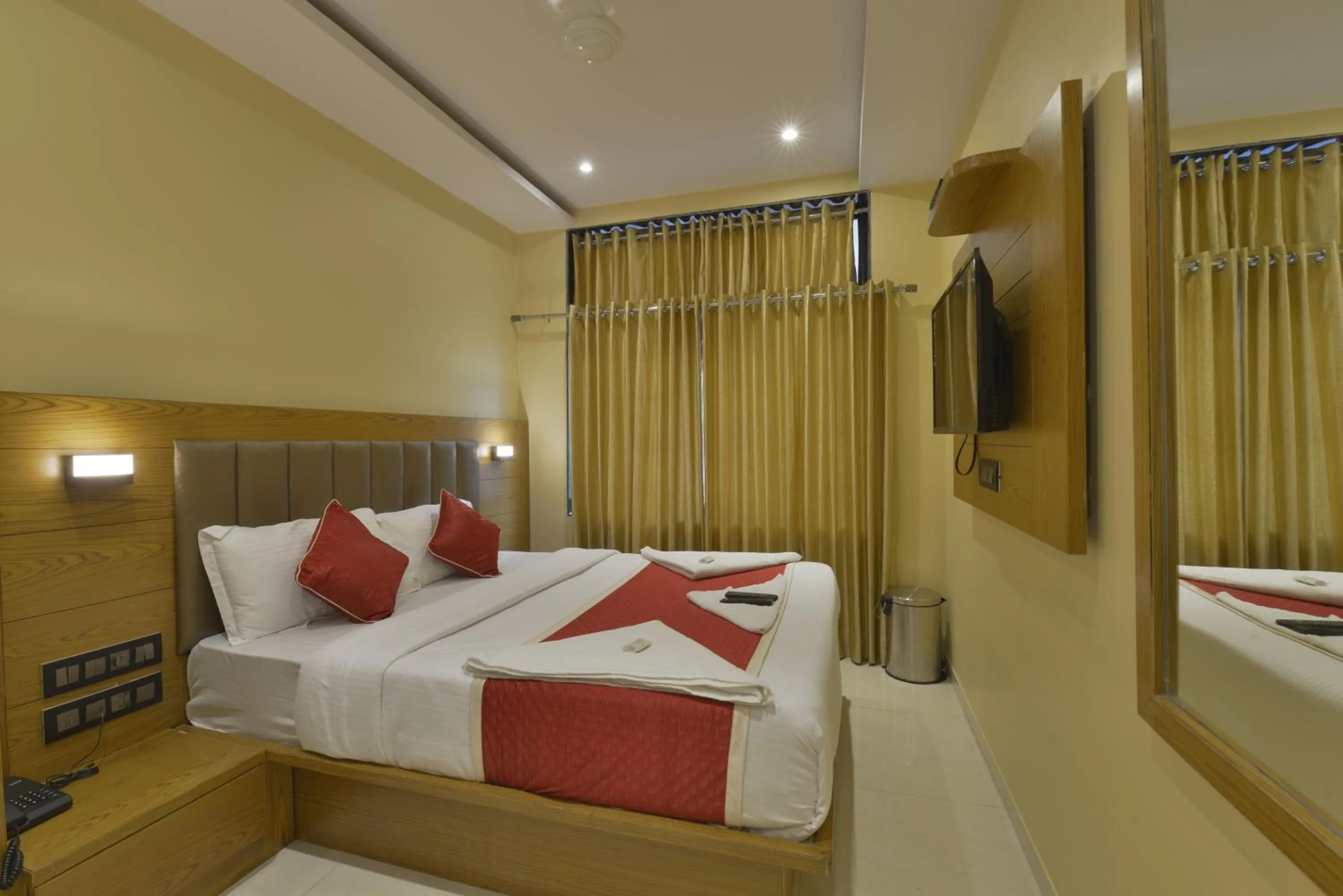 Deluxe Room - single occupancy in Hotel Residency Park Near Masjid Rly Station South Mumbai