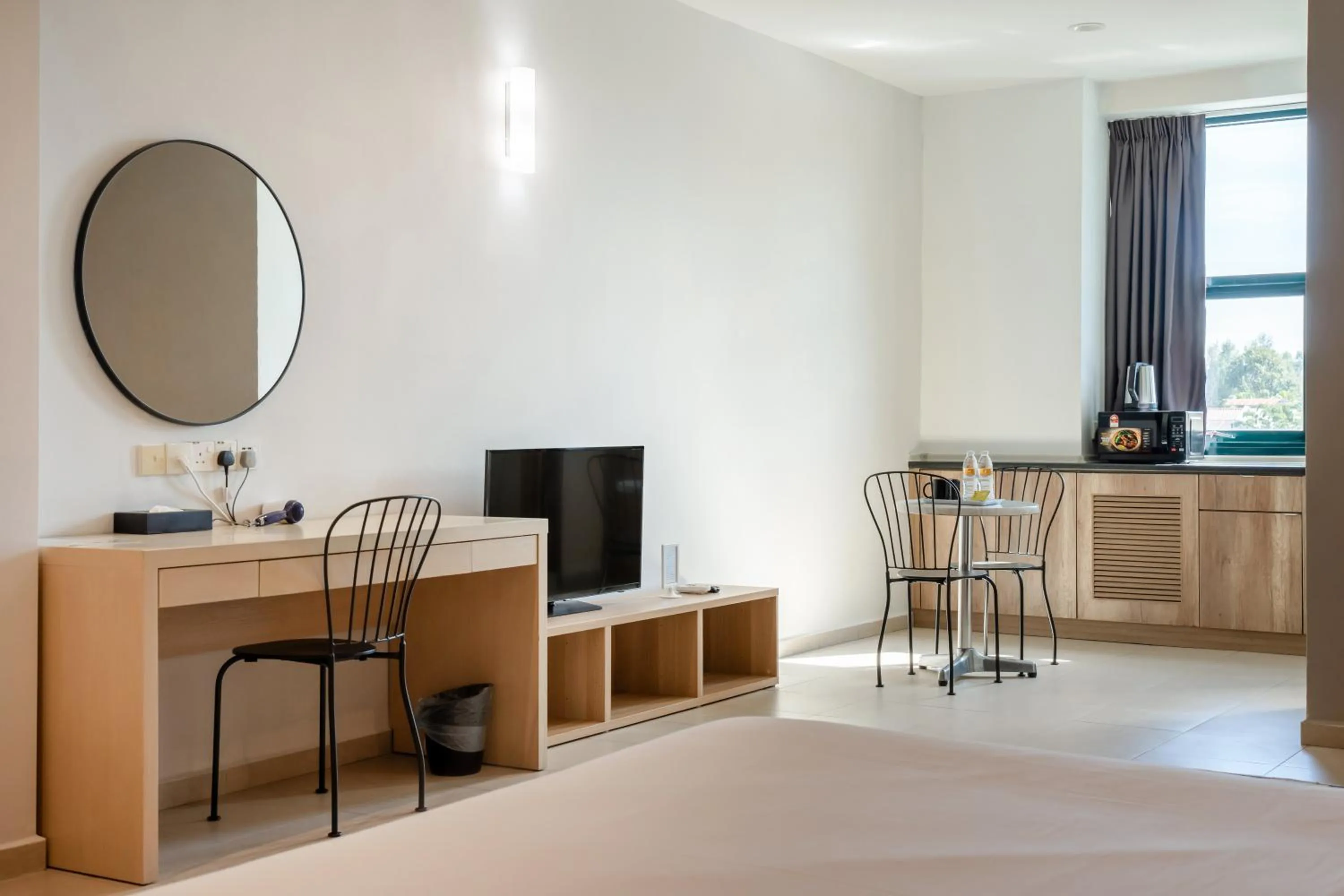 Superior King Room with Kitchenette in Golden View Serviced Apartments