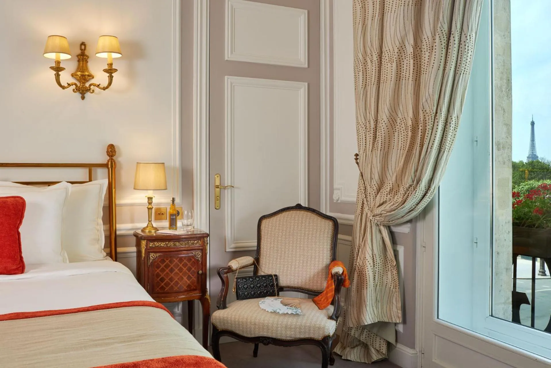 Eiffel Tower Suite in Hôtel Regina Louvre