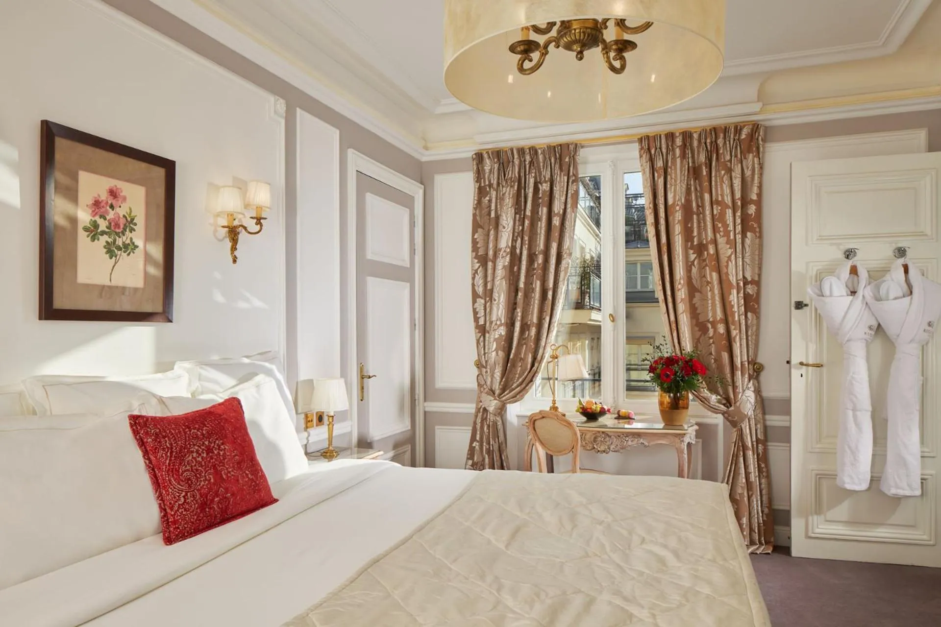 Prestige Room in Hôtel Regina Louvre