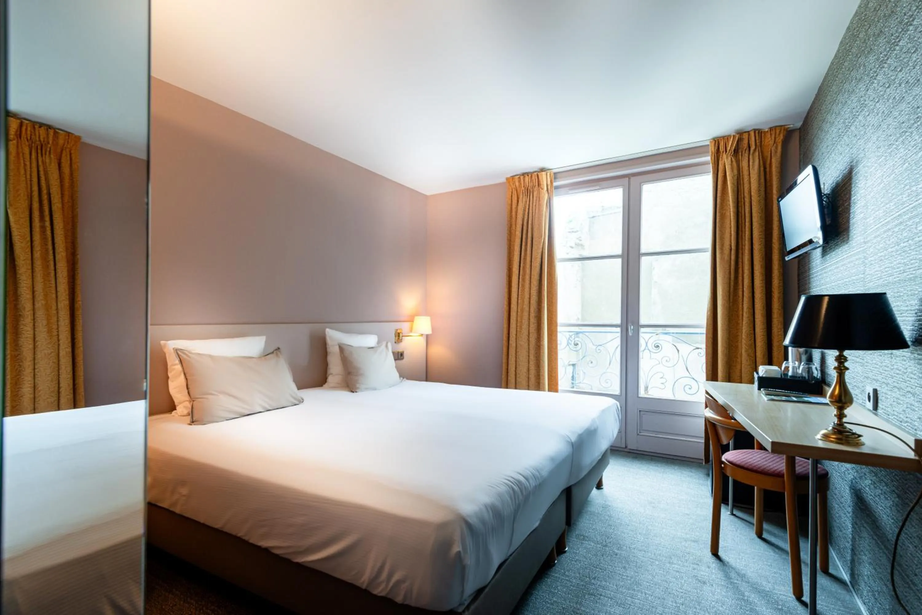 Standard Double or Twin Room with Partial Sea View in Hôtel de la Cité